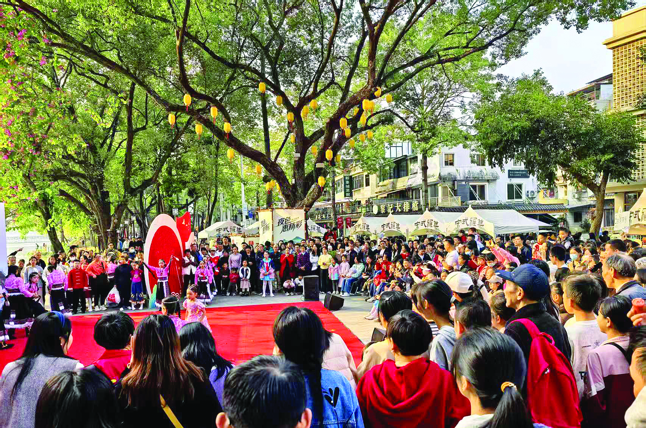     在祝屋巷，系列文化活动吸引众多市民游客参与。惠州日报记者谢菁菁 通讯员苗明明 摄