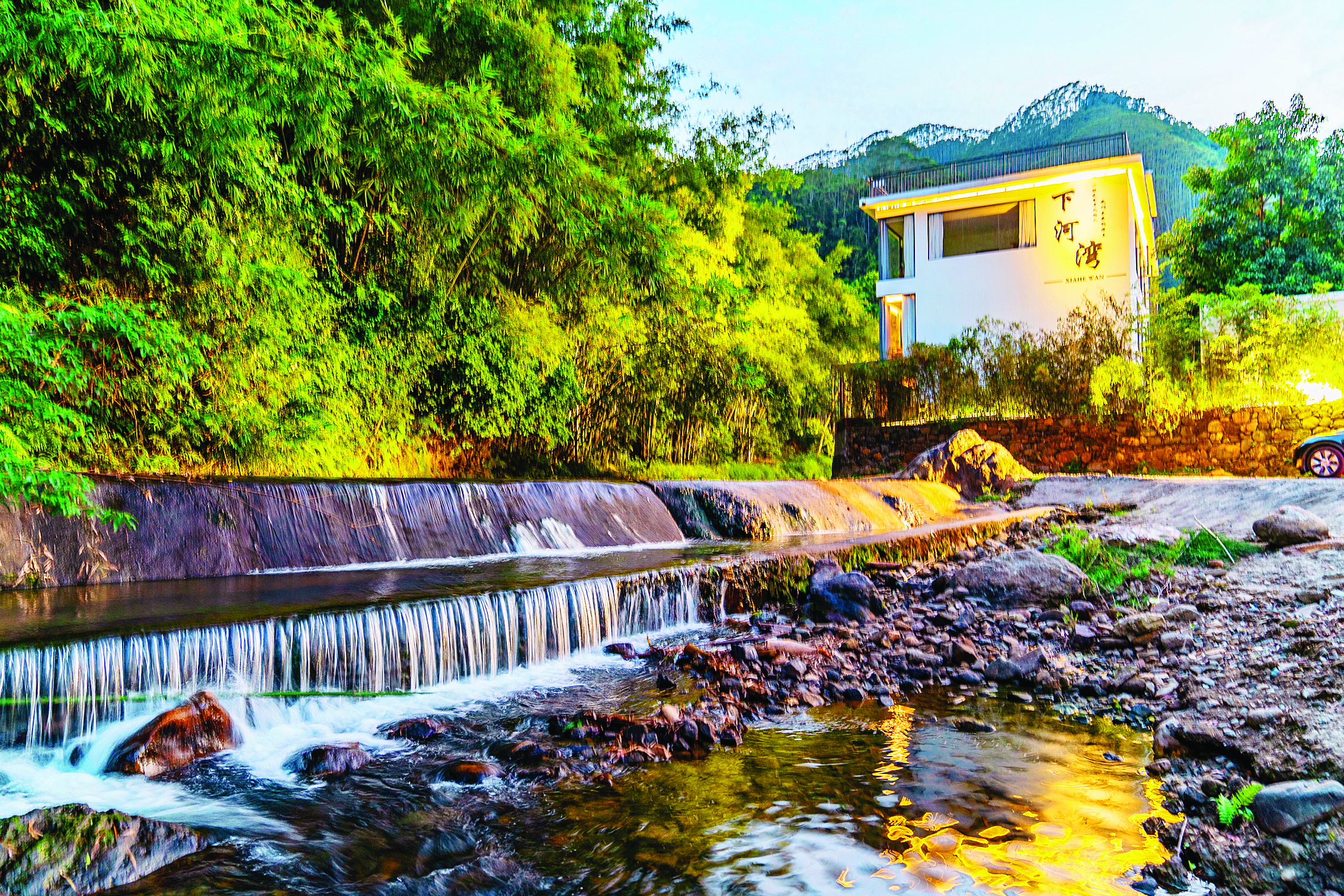     博罗民宿建在山水之间。