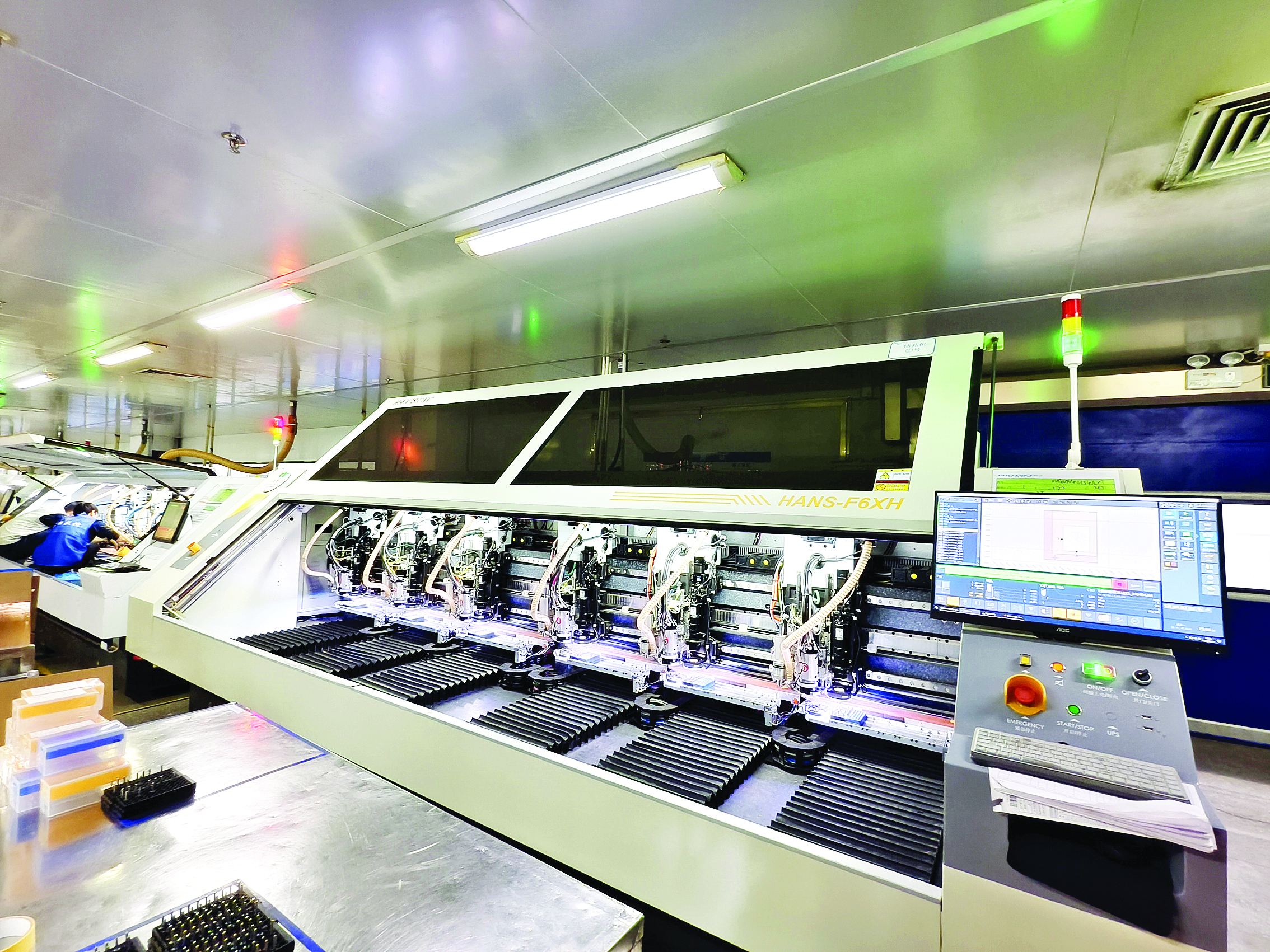     惠州市特创电子科技股份有限公司生产车间。惠州日报记者叶丽莎 摄