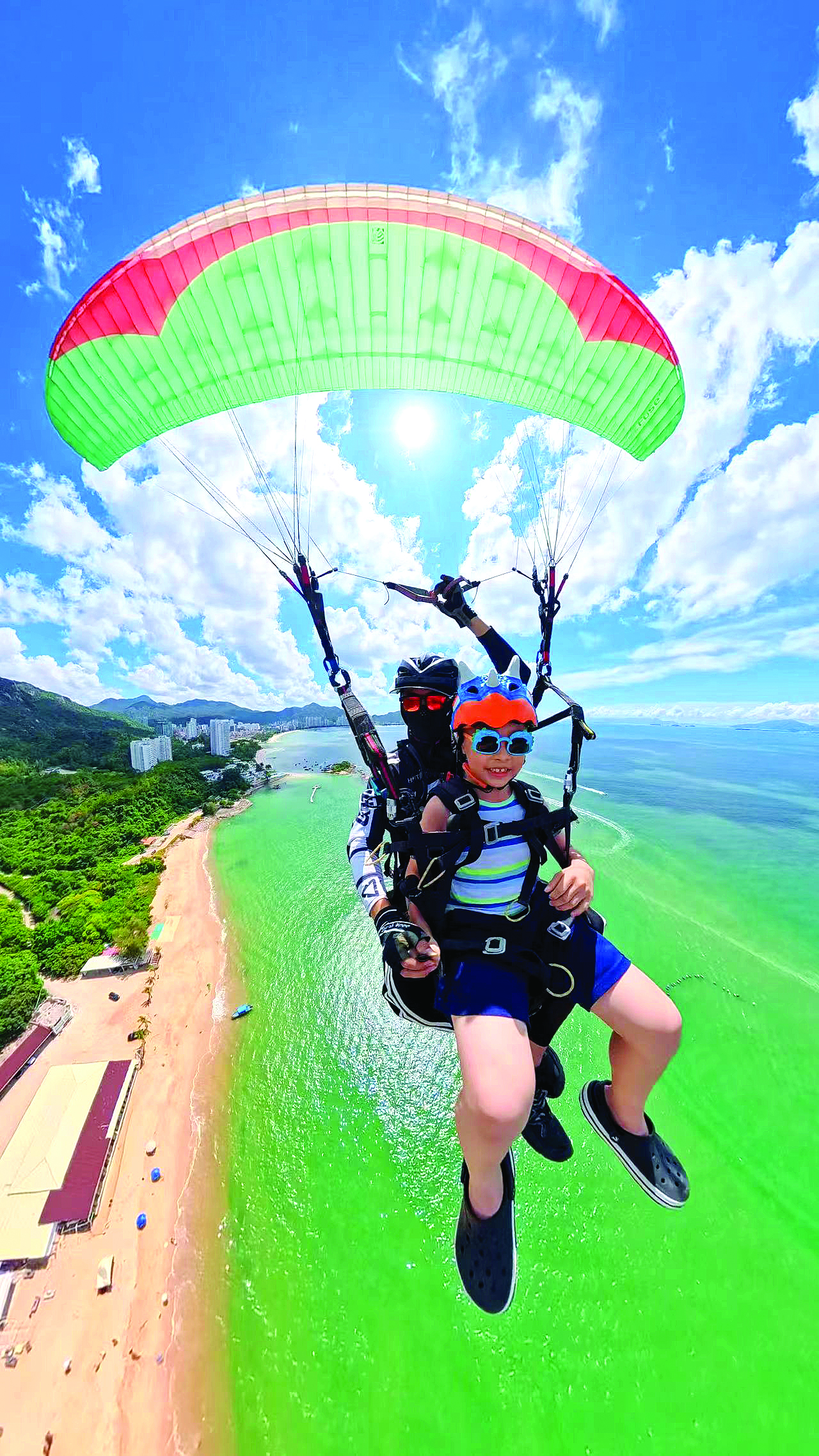 <p>    惠东巽寮湾滑翔伞项目吸引不少游客前来体验“空中漫步”的乐趣。 惠州市长弘户外运动有限公司供图</p>