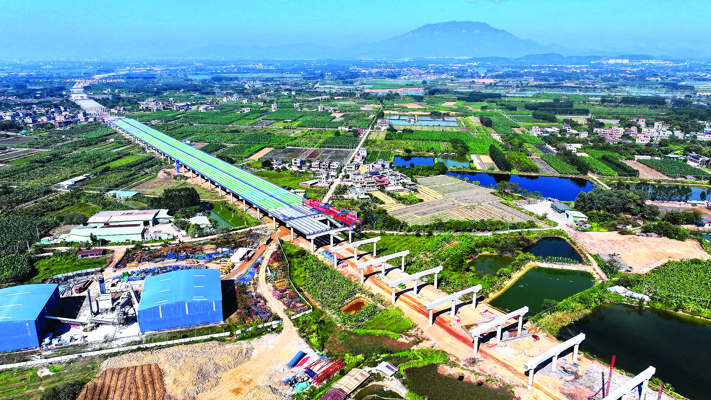     惠增高速土建4标龙溪特大桥进行预制梁架设。广东惠增高速公路有限公司供图
