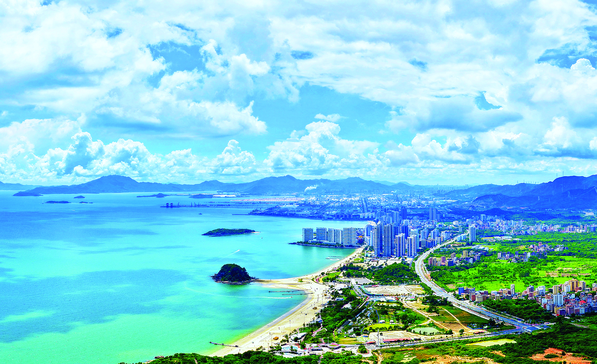 <p>    大亚湾霞涌黄金海岸。惠州日报记者谢伟鑫 摄</p>