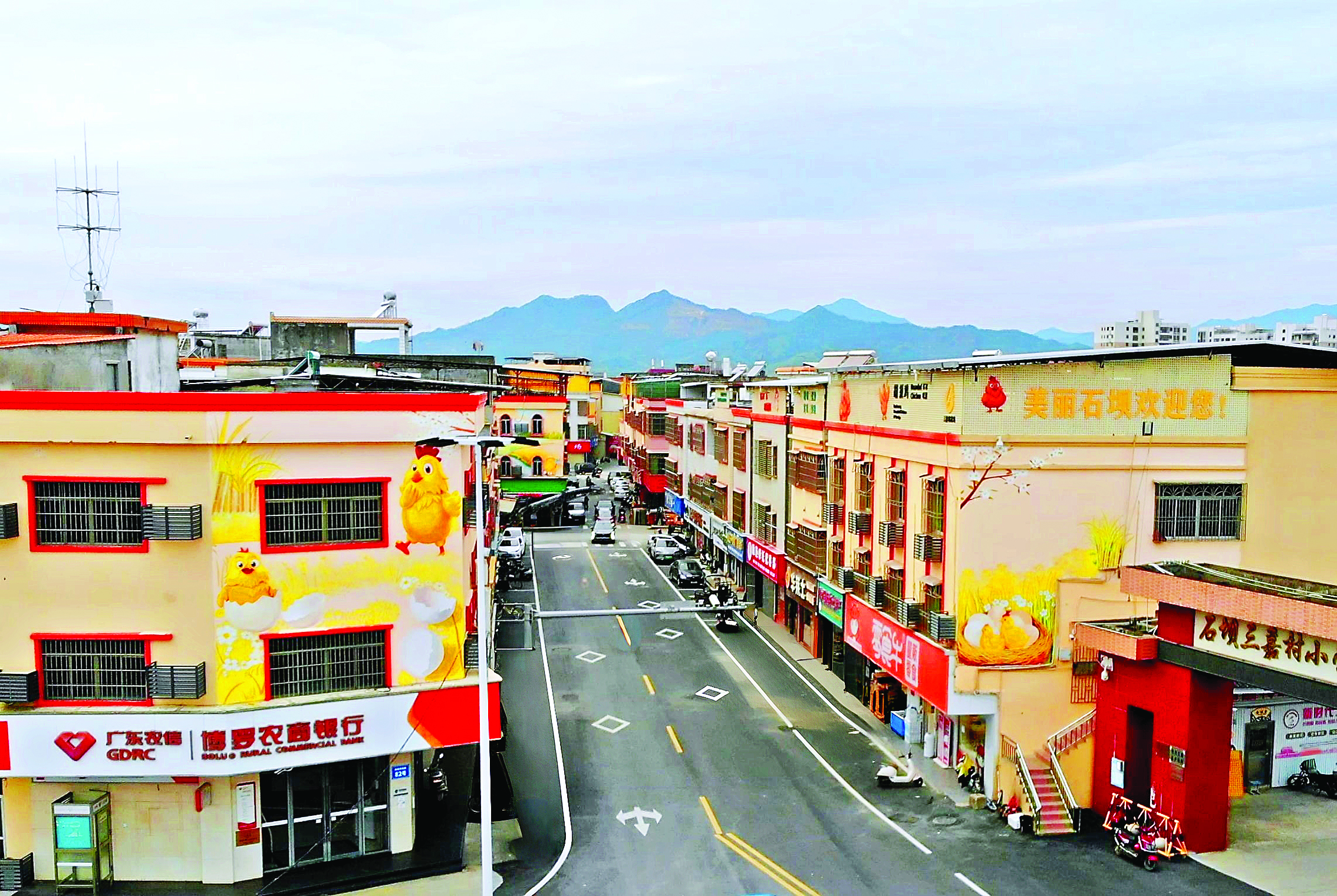     沿街房屋外立面焕新。