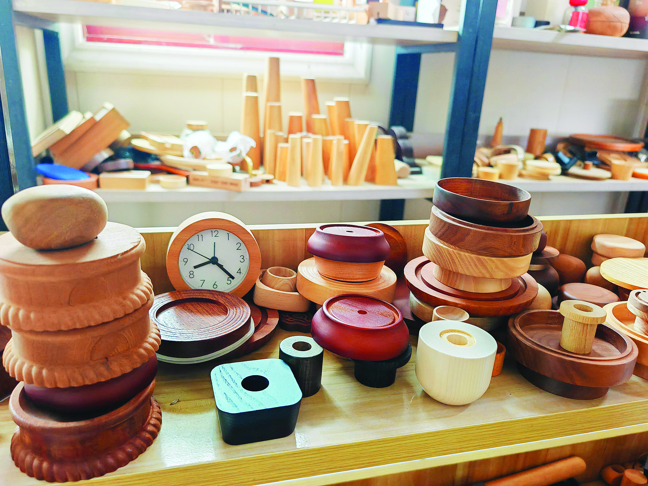 <p>    木制品用途多。</p>