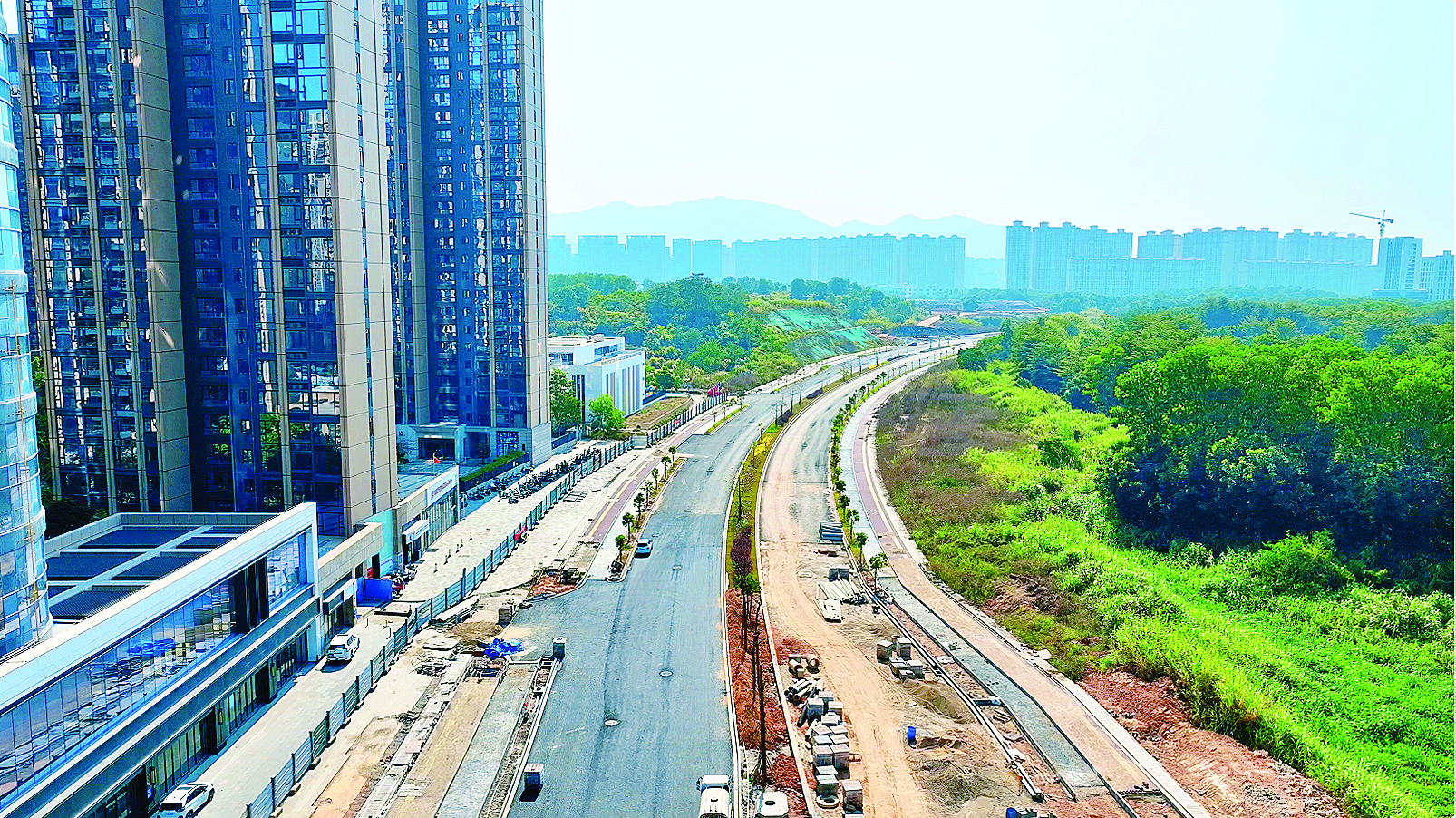     临惠路（石化大道以南至深圳区界段）正在收尾。