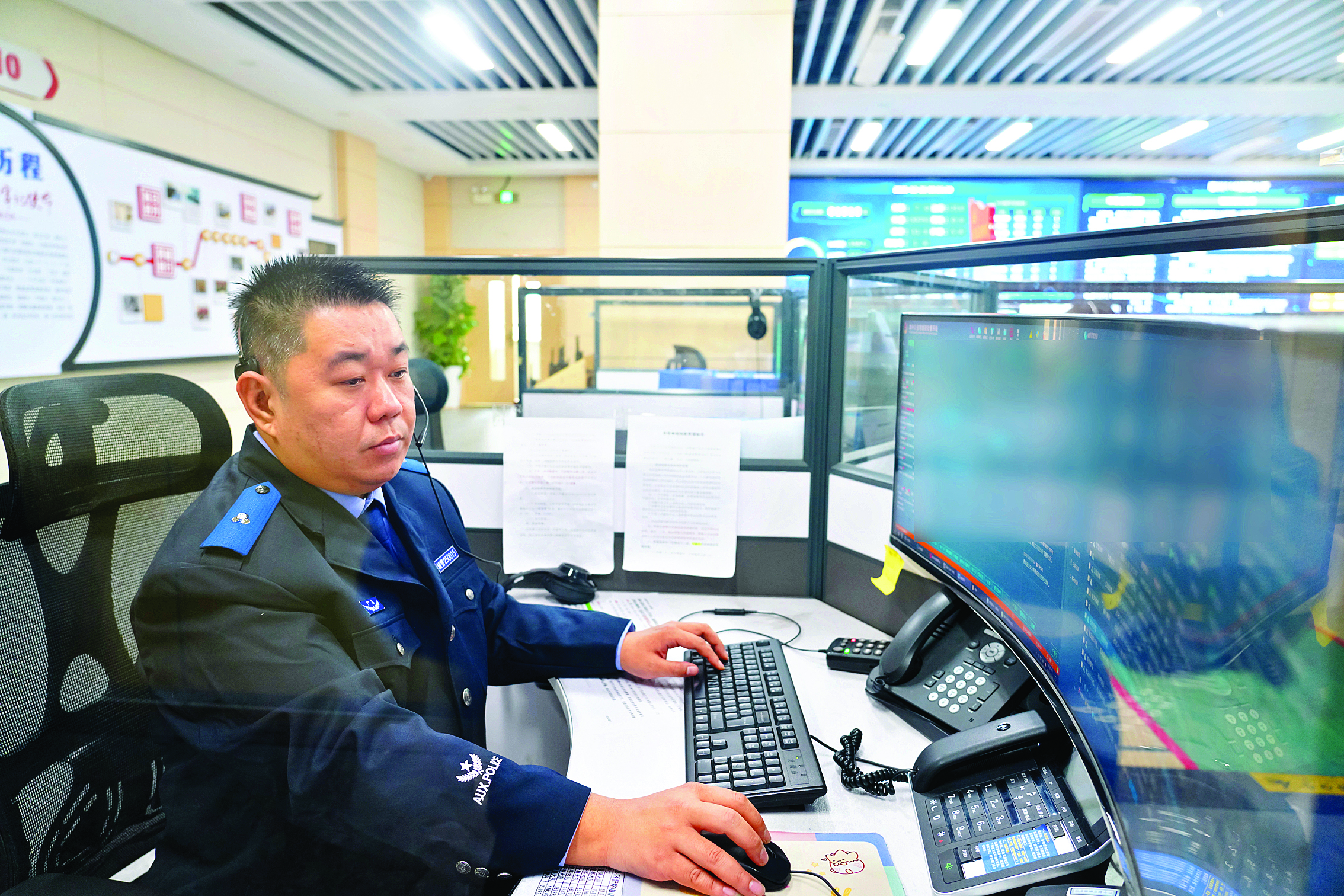     王庆强在接处警。