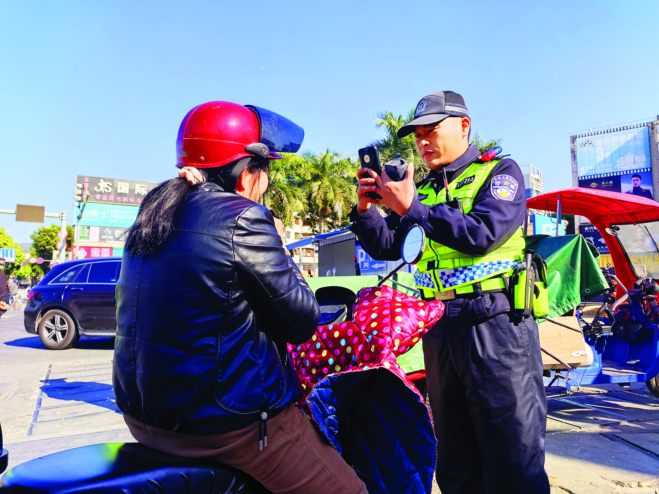     惠州市公安局交管支队按照全省电动自行车摩托车交通安全专项整治工作要求开展集中统一行动。