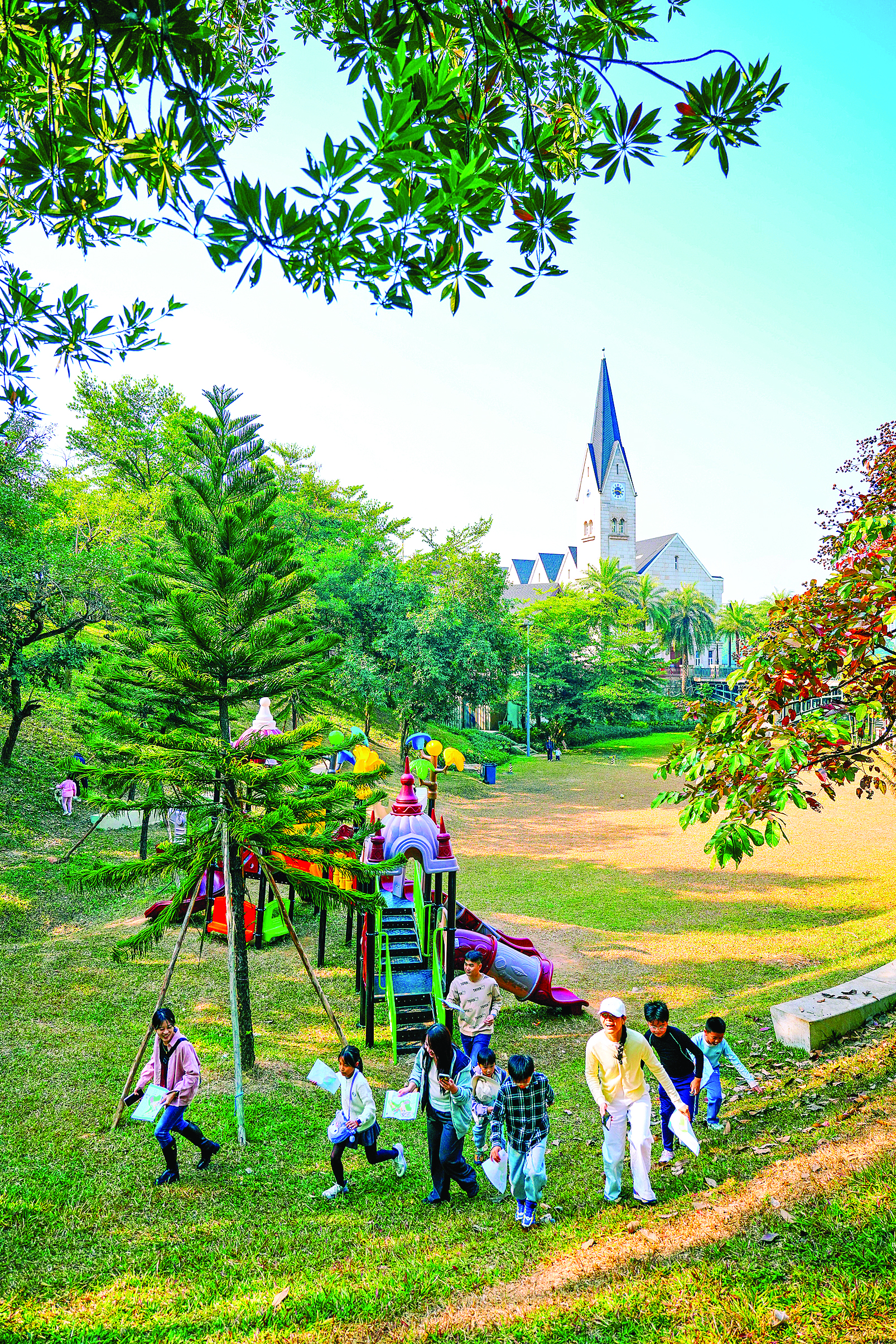     五矿·哈施塔特小镇亲子定向运动会。