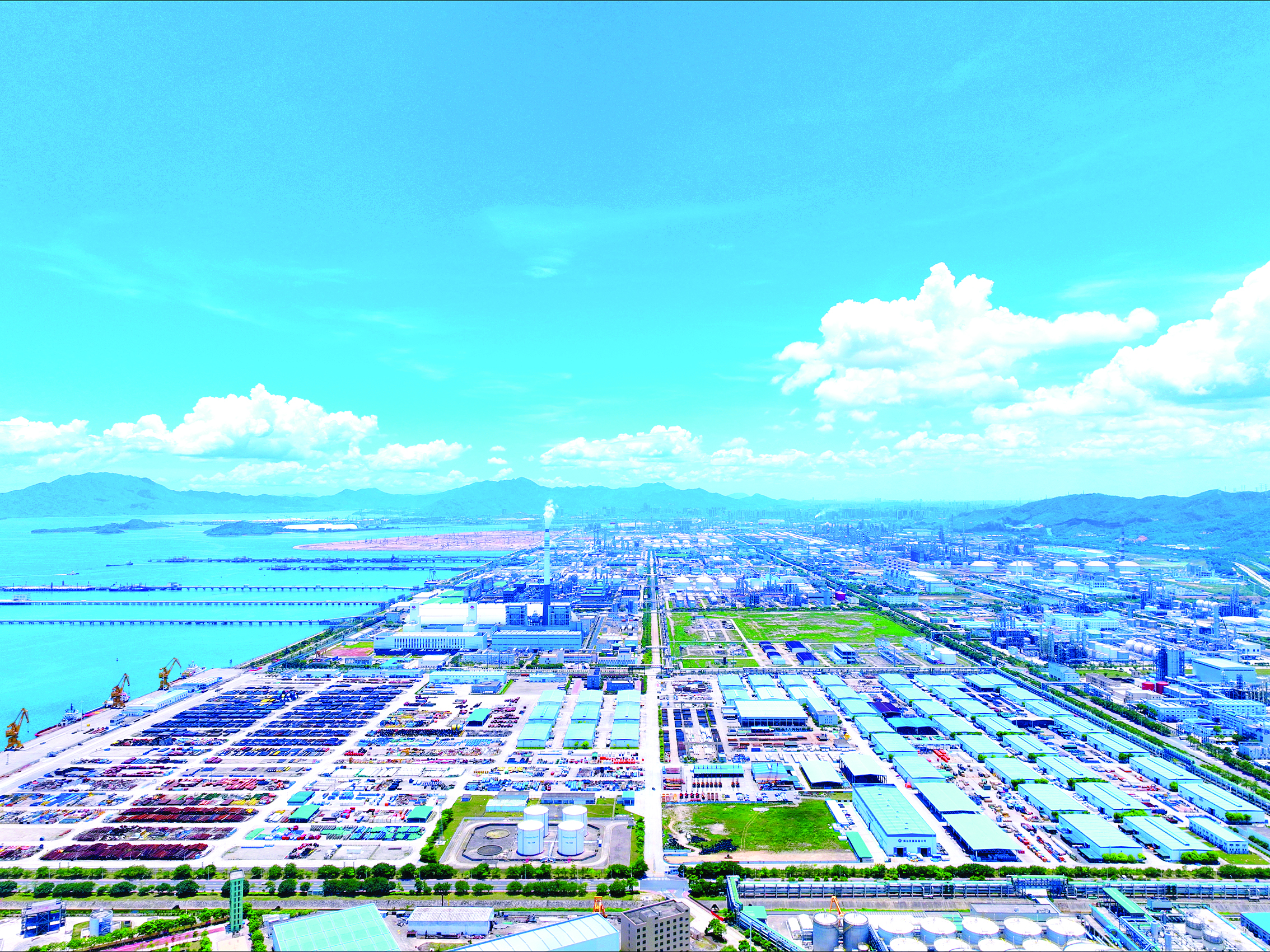     大亚湾石化区。惠州日报记者谢伟鑫 摄