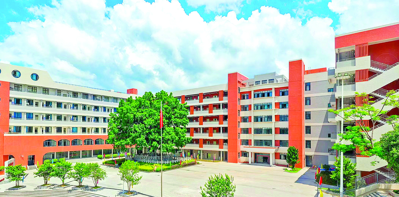     2021年，惠州一中南湖校区重建落成。