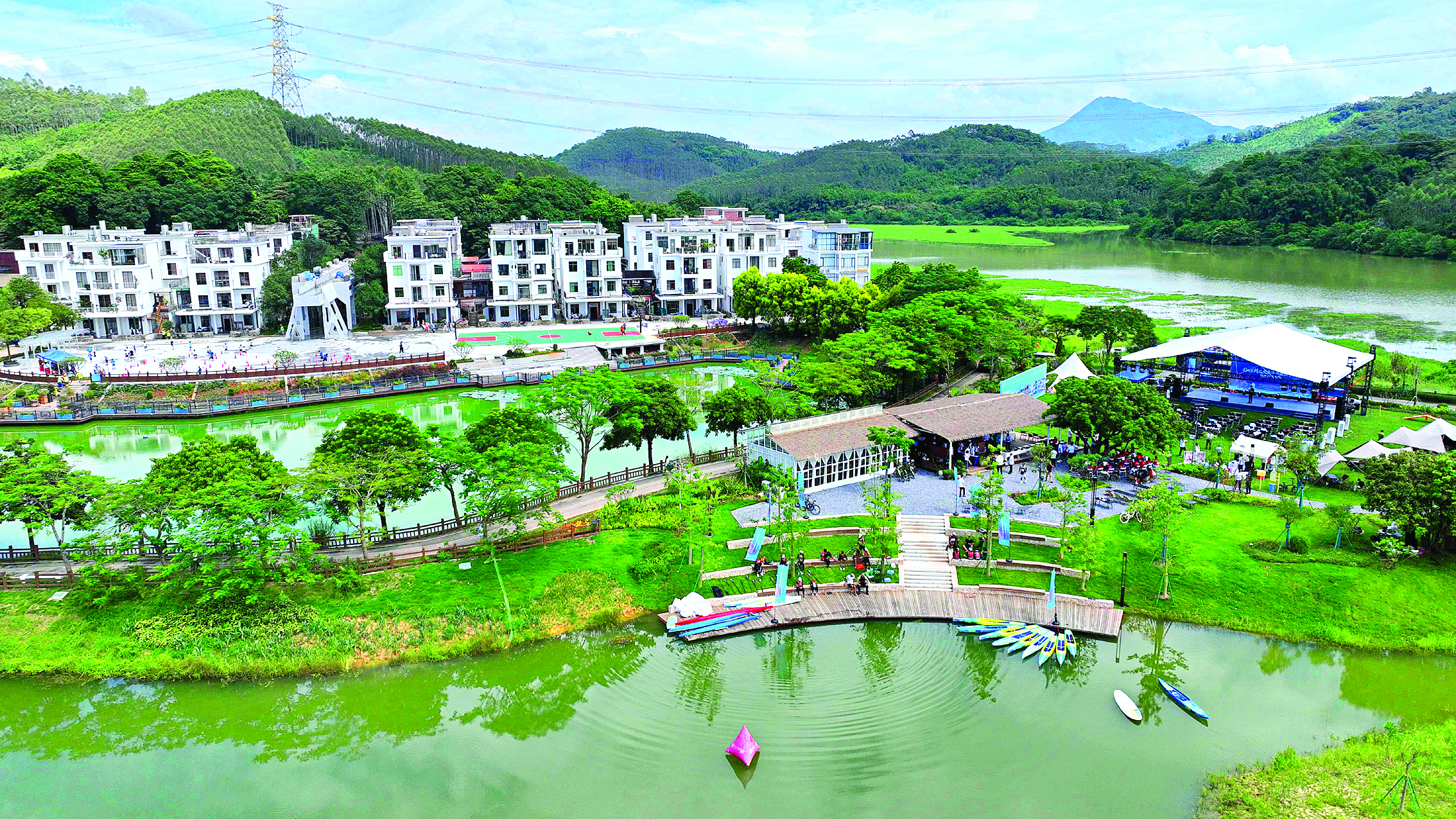     环南昆山—罗浮山引领区美丽乡村走廊建设与218最美旅游公路沿线打造深度融合。这是博罗县横河镇郭前村的文旅体项目。惠州日报记者杨建业 摄