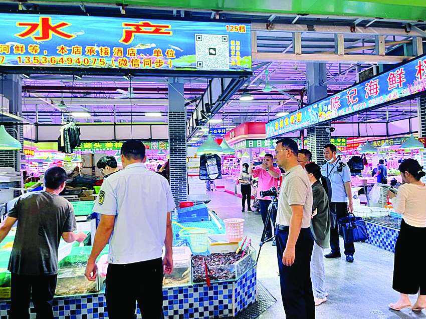     驻市工信局纪检监察组联合职能部门开展“你点我检，服务惠民生”活动。