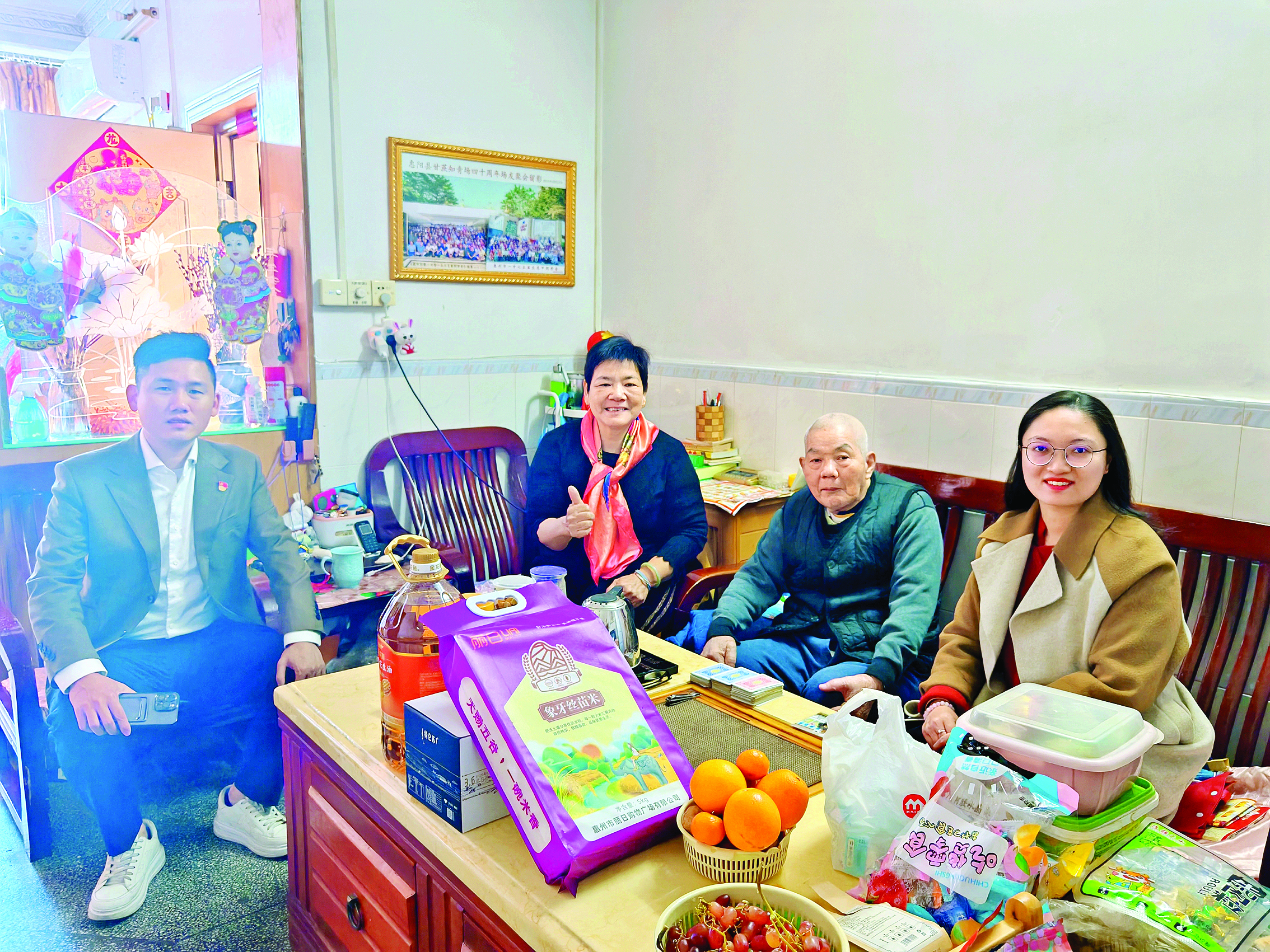     协会组织开展慰问困难群众。