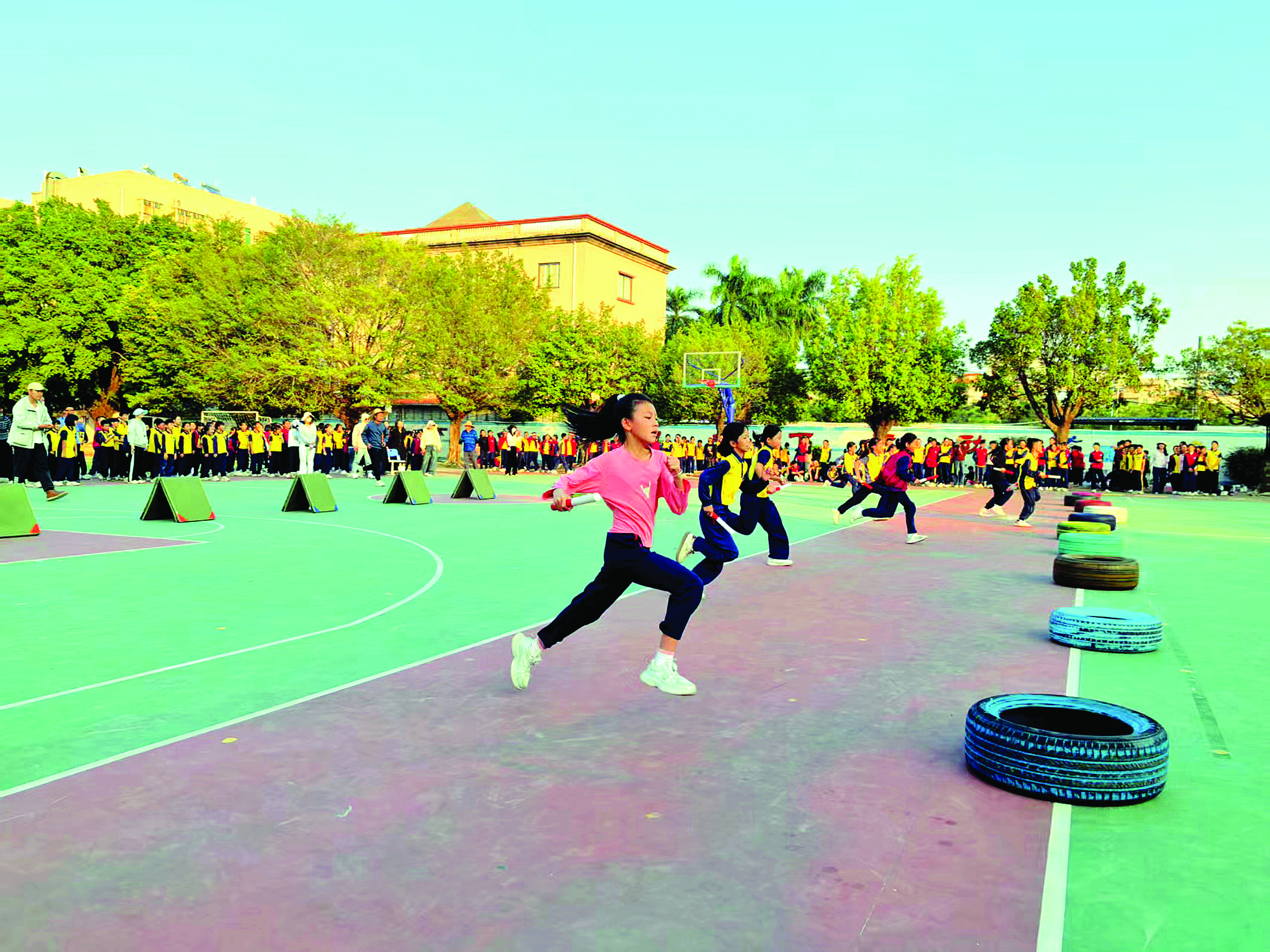     体育教学的创新，催生出丰富的校园体育文化。