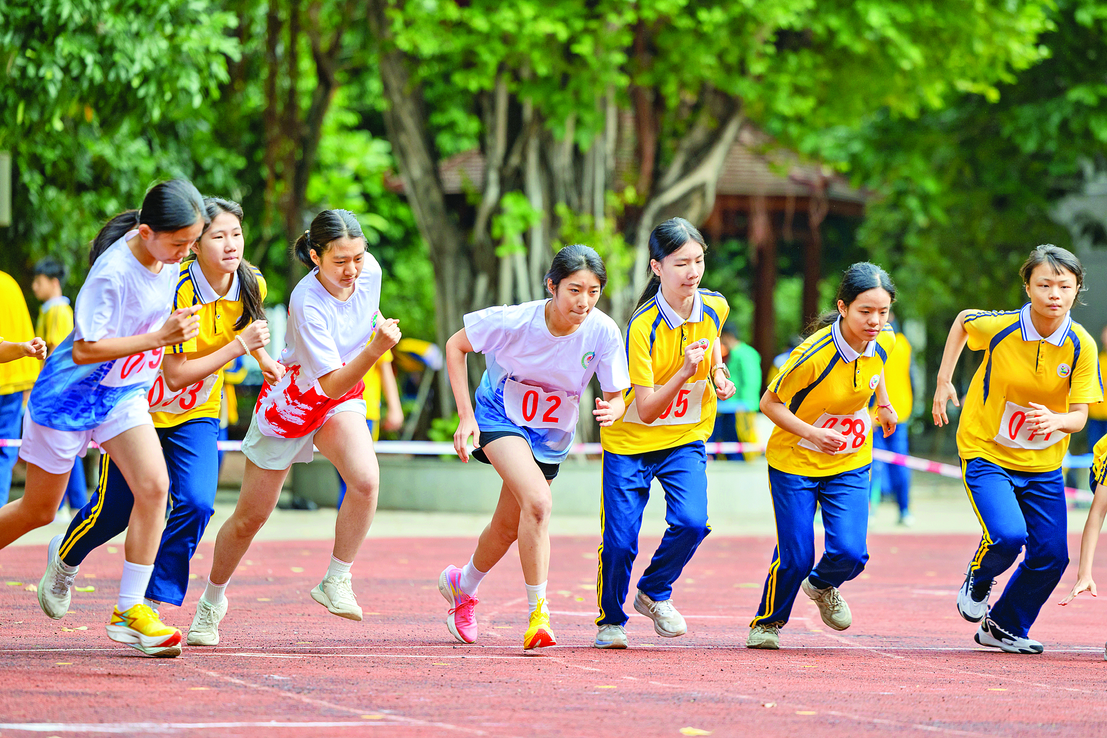     学校用心呵护孩子成长。