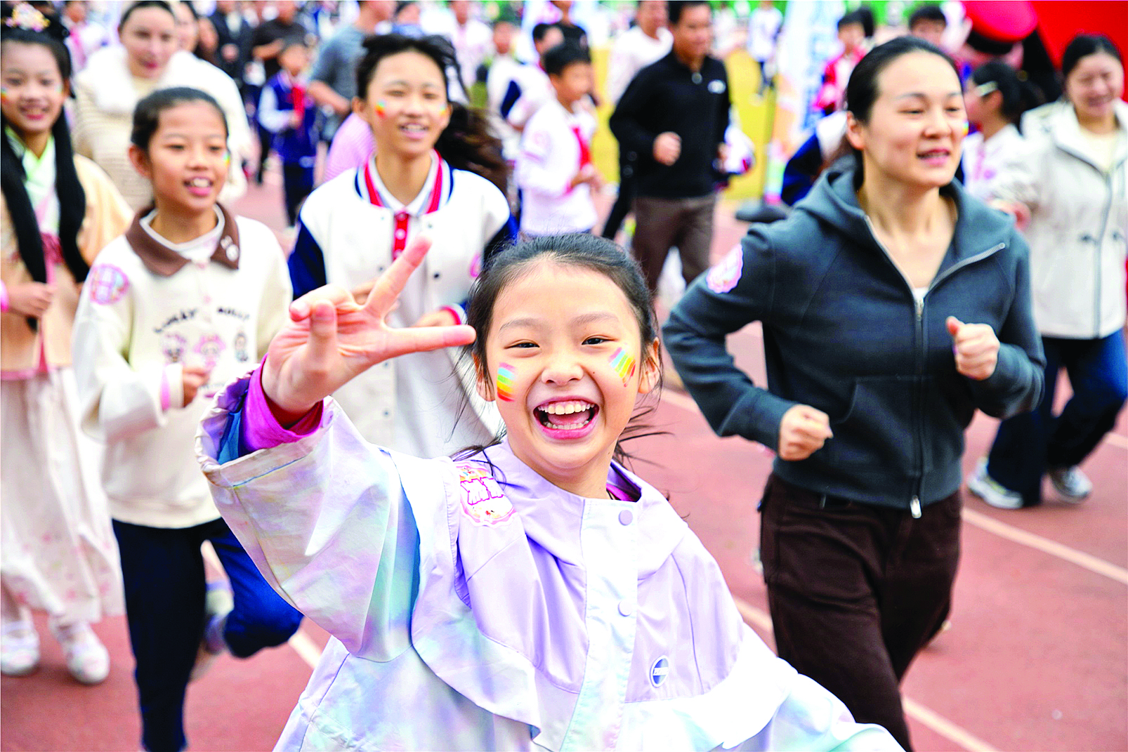     迎新欢乐跑是学校全民运动的重要活动。