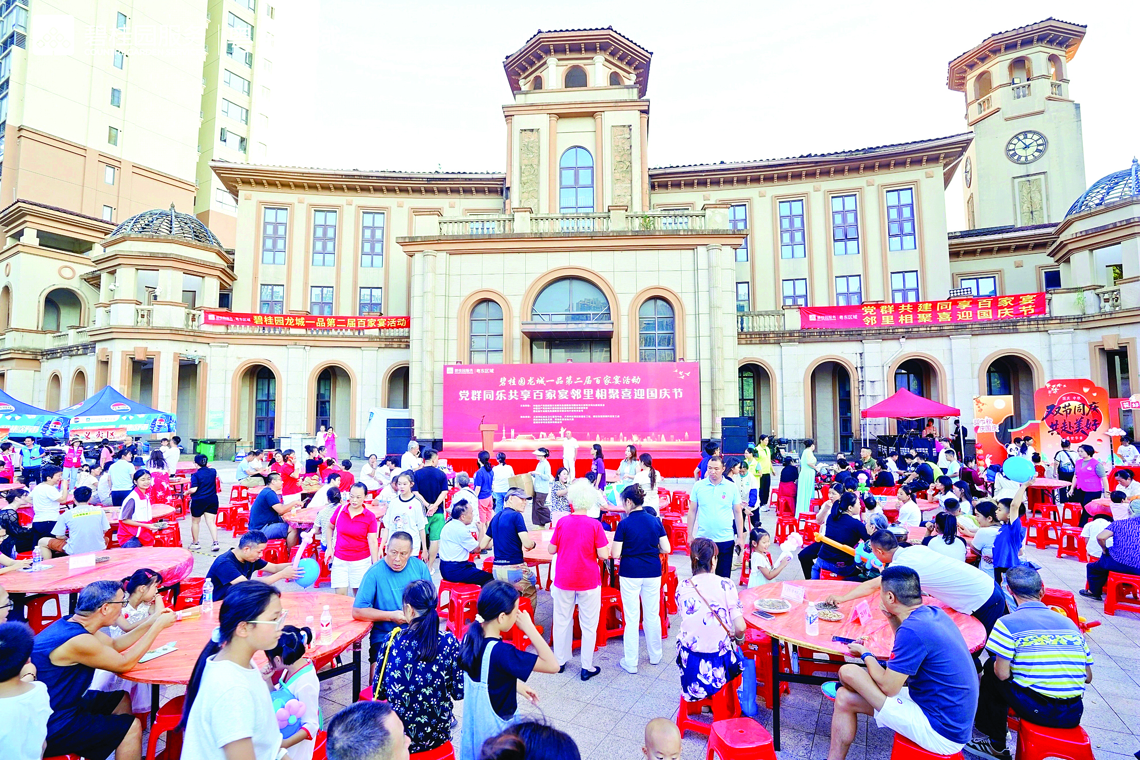     美韵社区“百家宴”热闹非凡。惠州日报记者匡湘鄂 摄