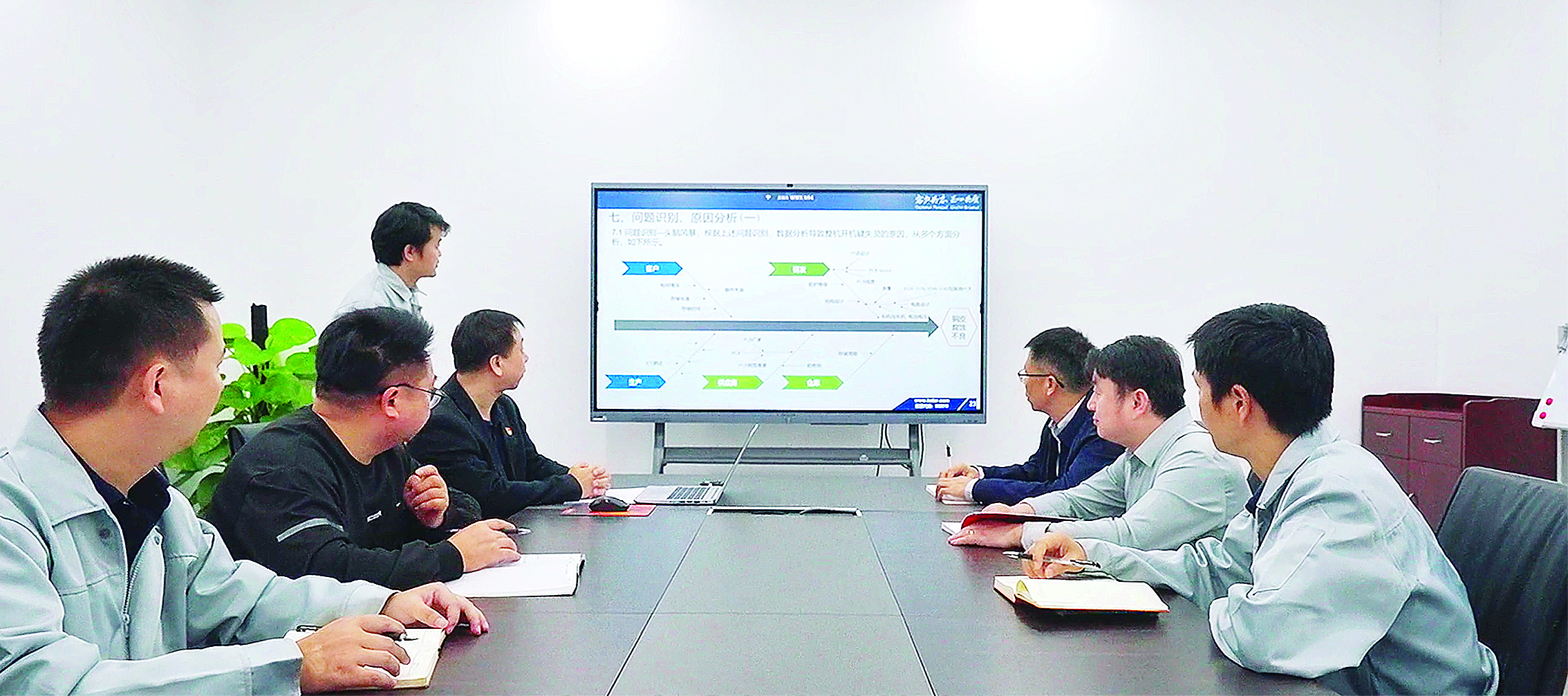 <p>    广东科士达党支部组织精益生产改善讨论会议。</p>