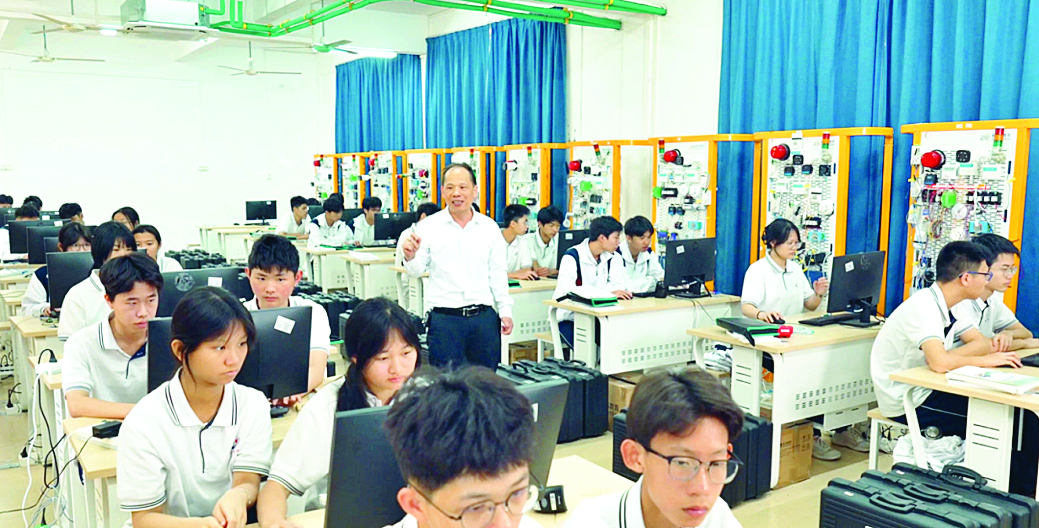     惠阳职校始终以“产教融合、校企合作”为核心路径。