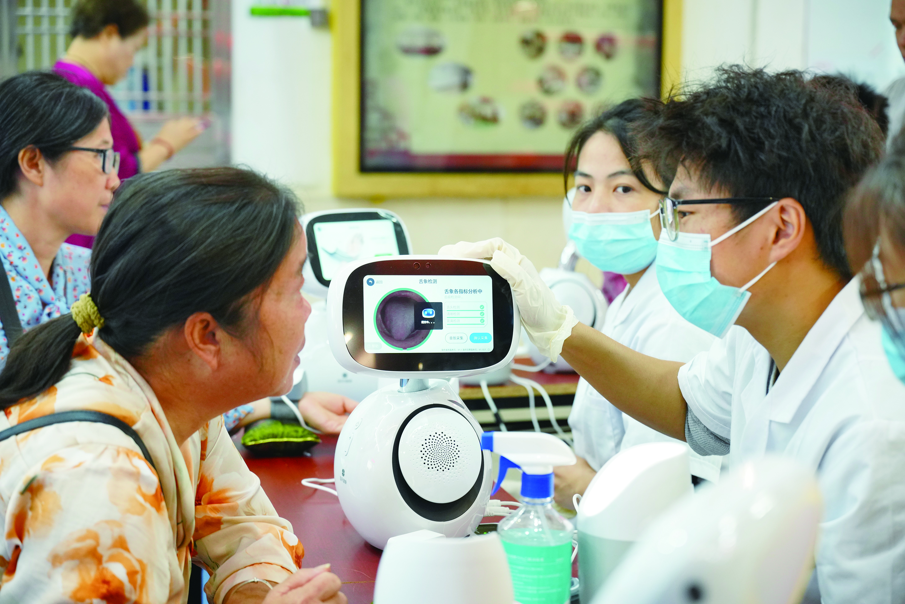     实用又贴心的智慧医疗项目改变着市民的就医体验。