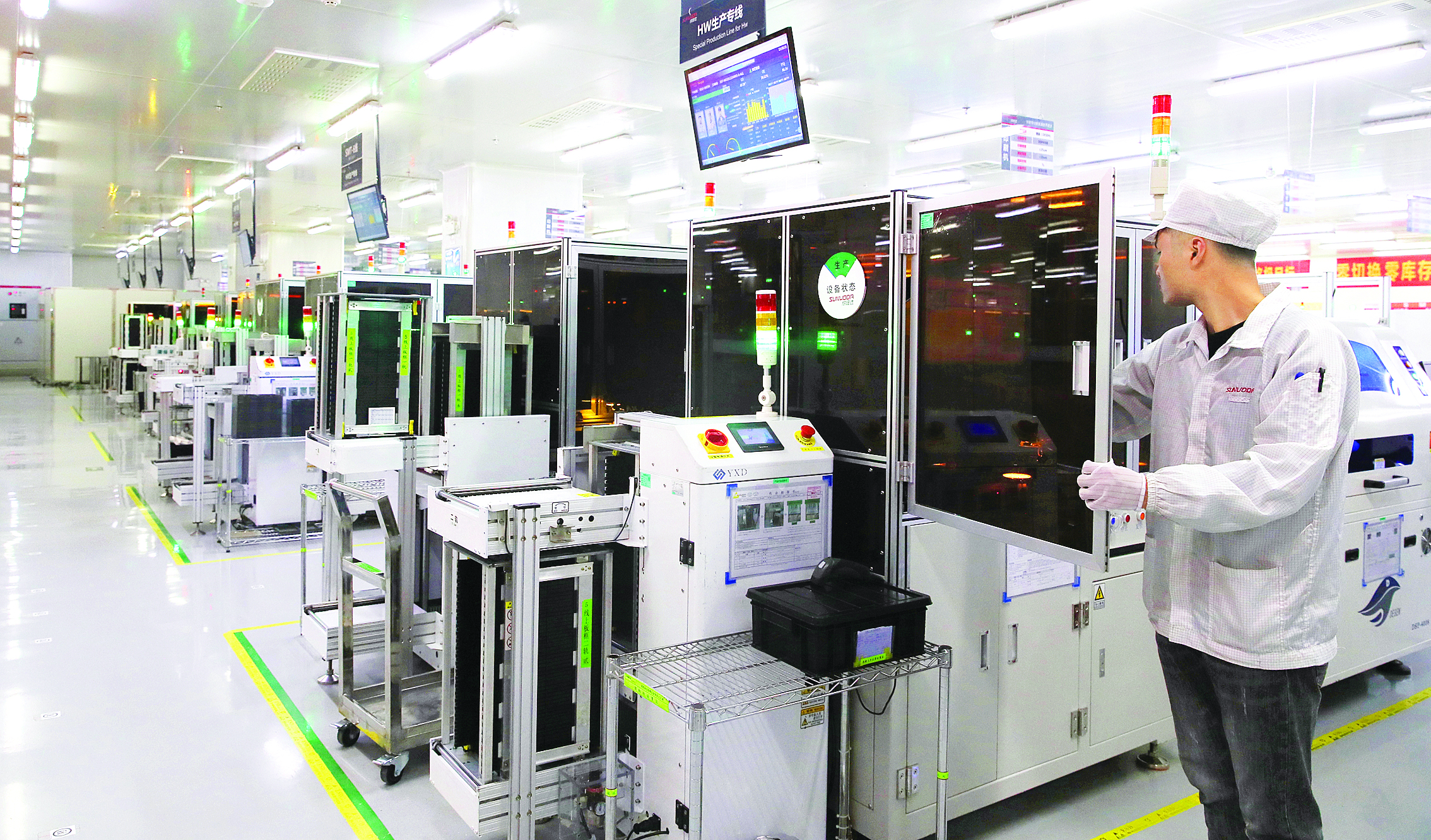     欣旺达惠州新能源有限公司智能化生产车间。惠州日报记者钟畅新 摄