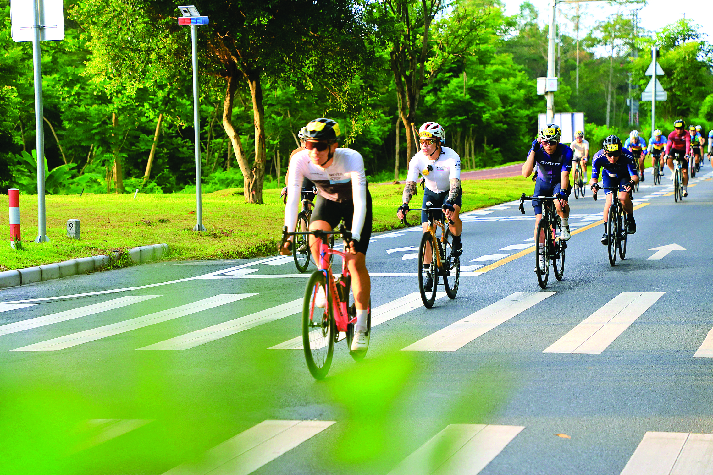 <p>    218最美旅游公路开通后，博罗户外运动热了起来。</p>