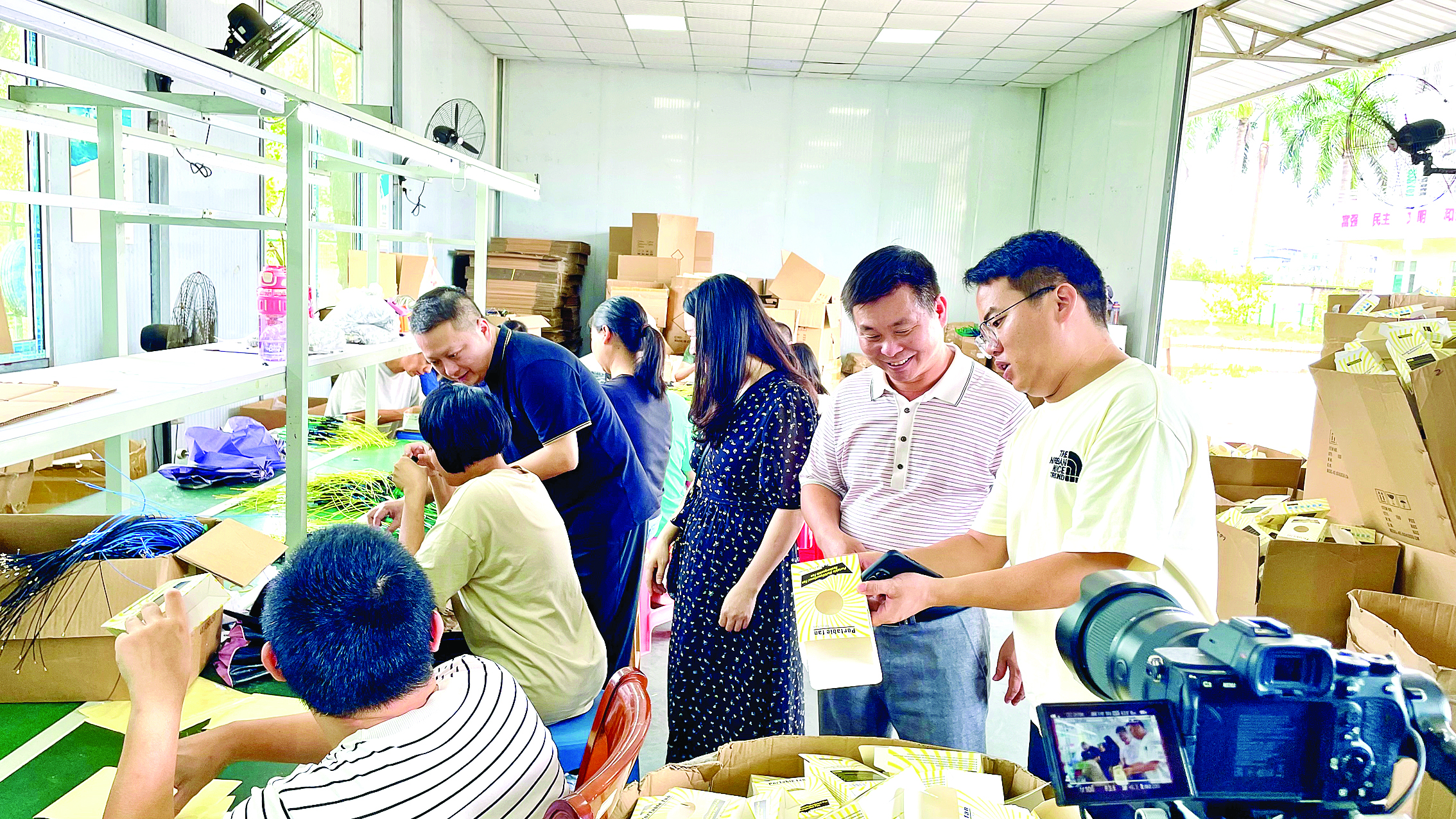     学校老师对学生就业提供跟踪回访。