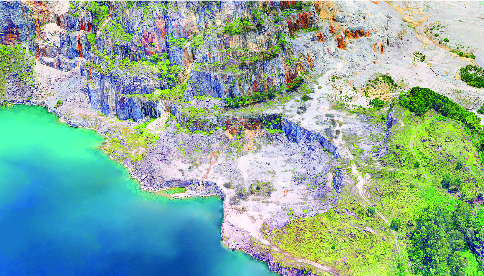 <p>    仲恺高新区潼湖镇废弃矿山之一锦添石场施工前。</p>