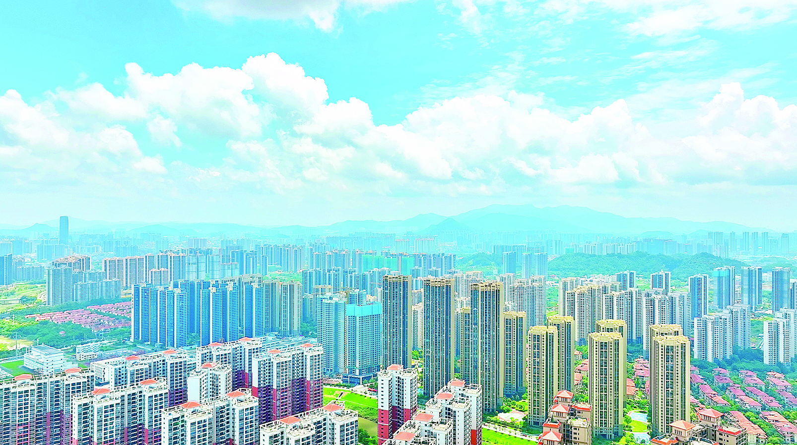     大亚湾城市发展日新月异。惠州日报记者谢伟鑫 摄