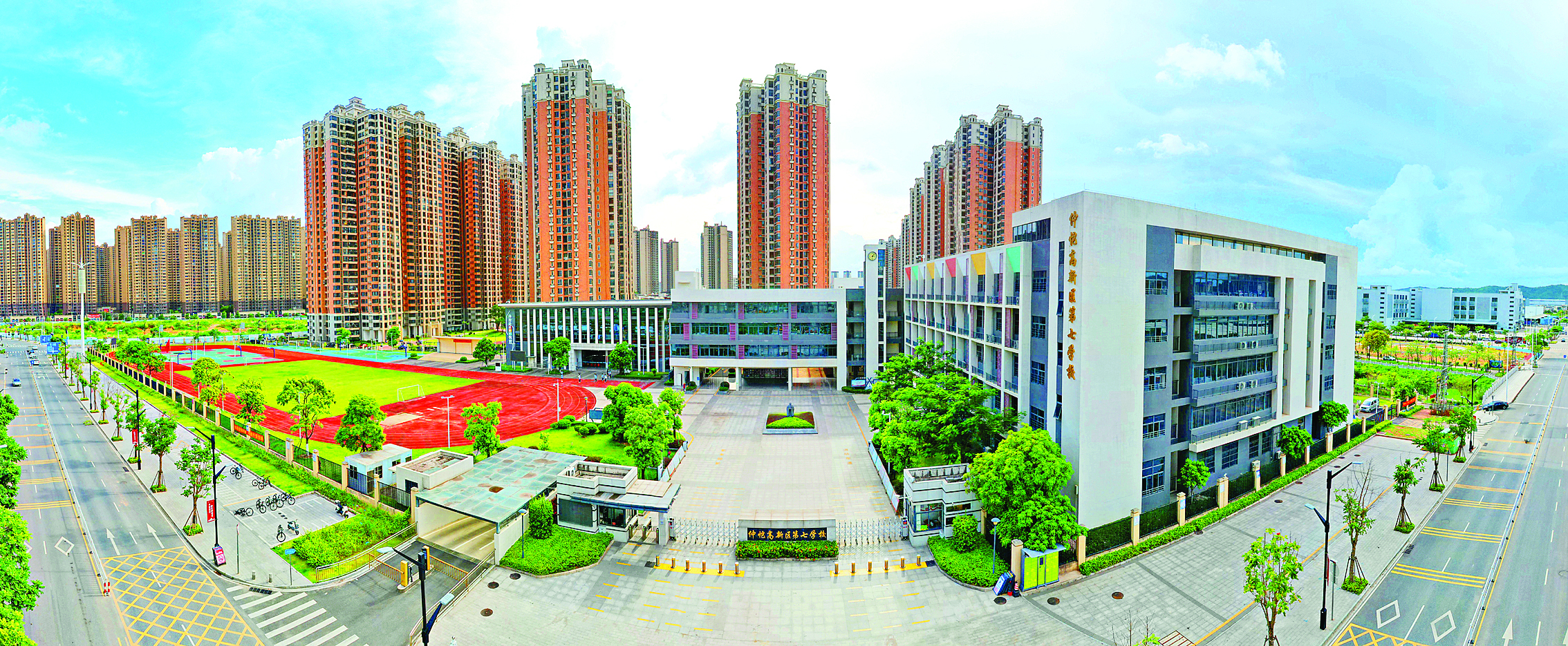     仲恺高新区第七学校正门与主建筑航拍图。