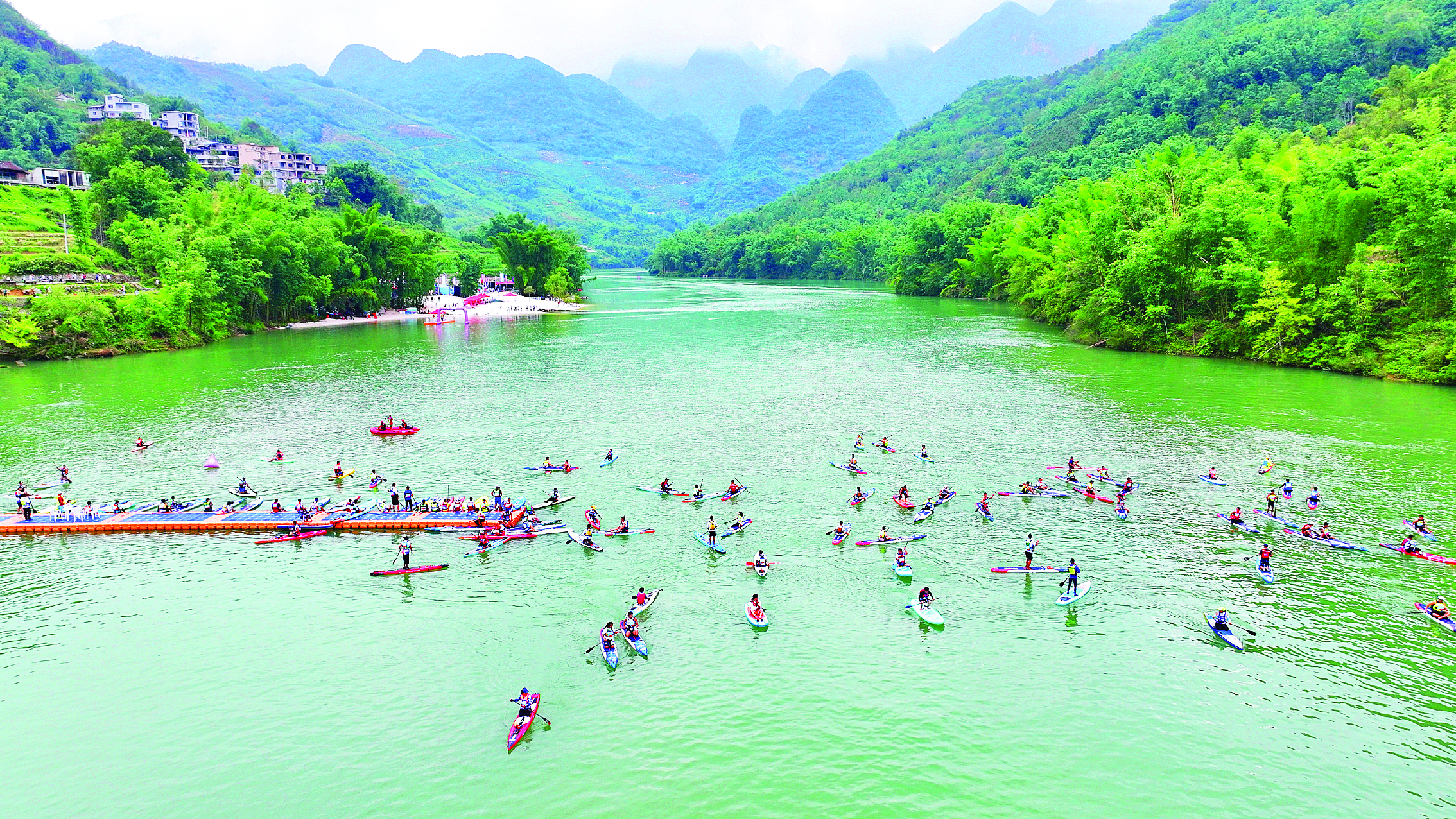     2024年中国百城浆板公开赛在黔西南坝盘村举行（资料图片）。黔西南工作组供图