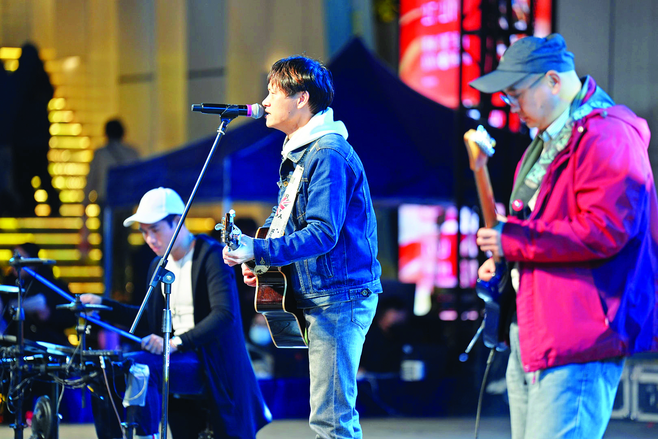 <p>    乐器演奏《惠州惠州》。</p>