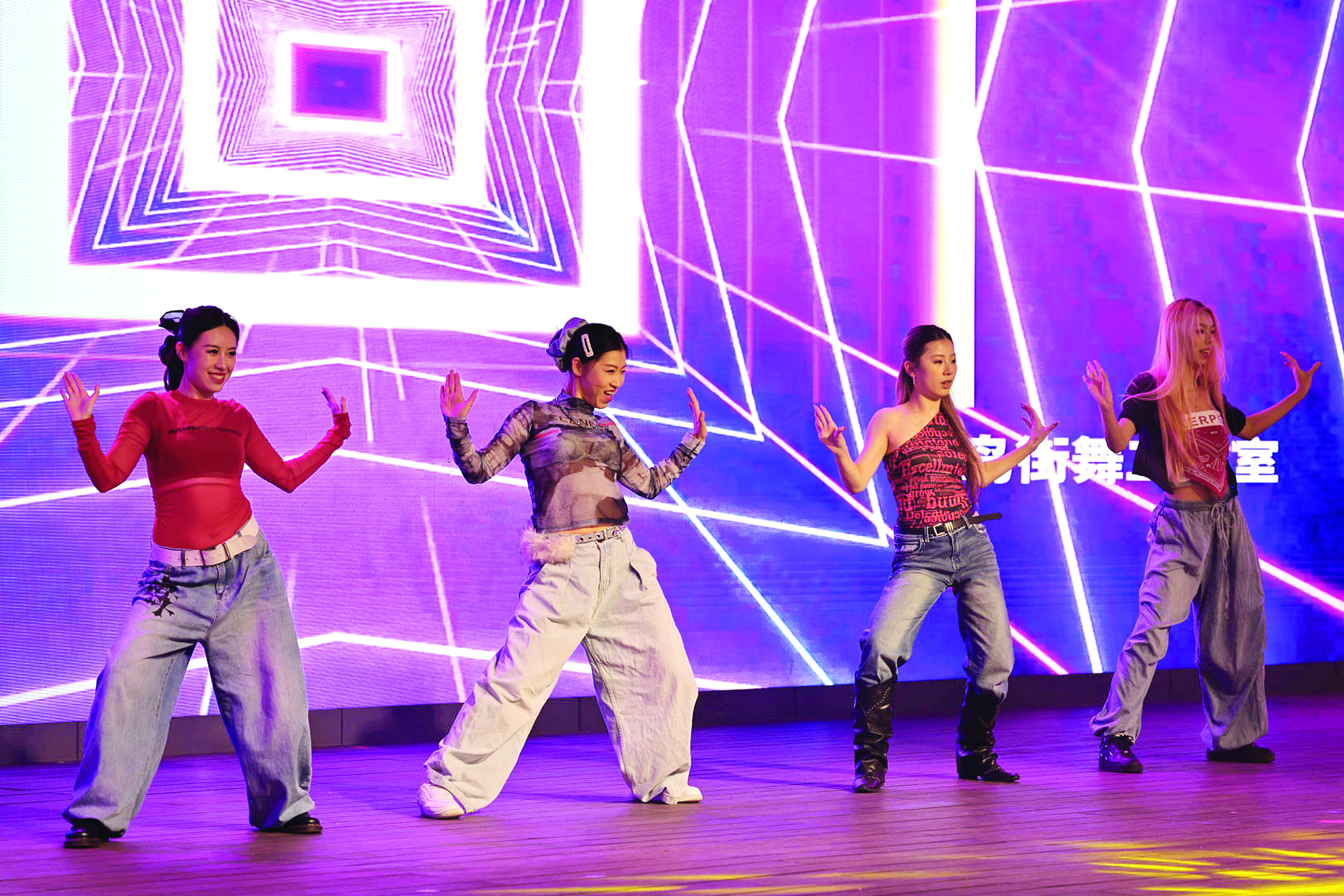 <p>    舞蹈《Black pink热舞串烧》。</p>