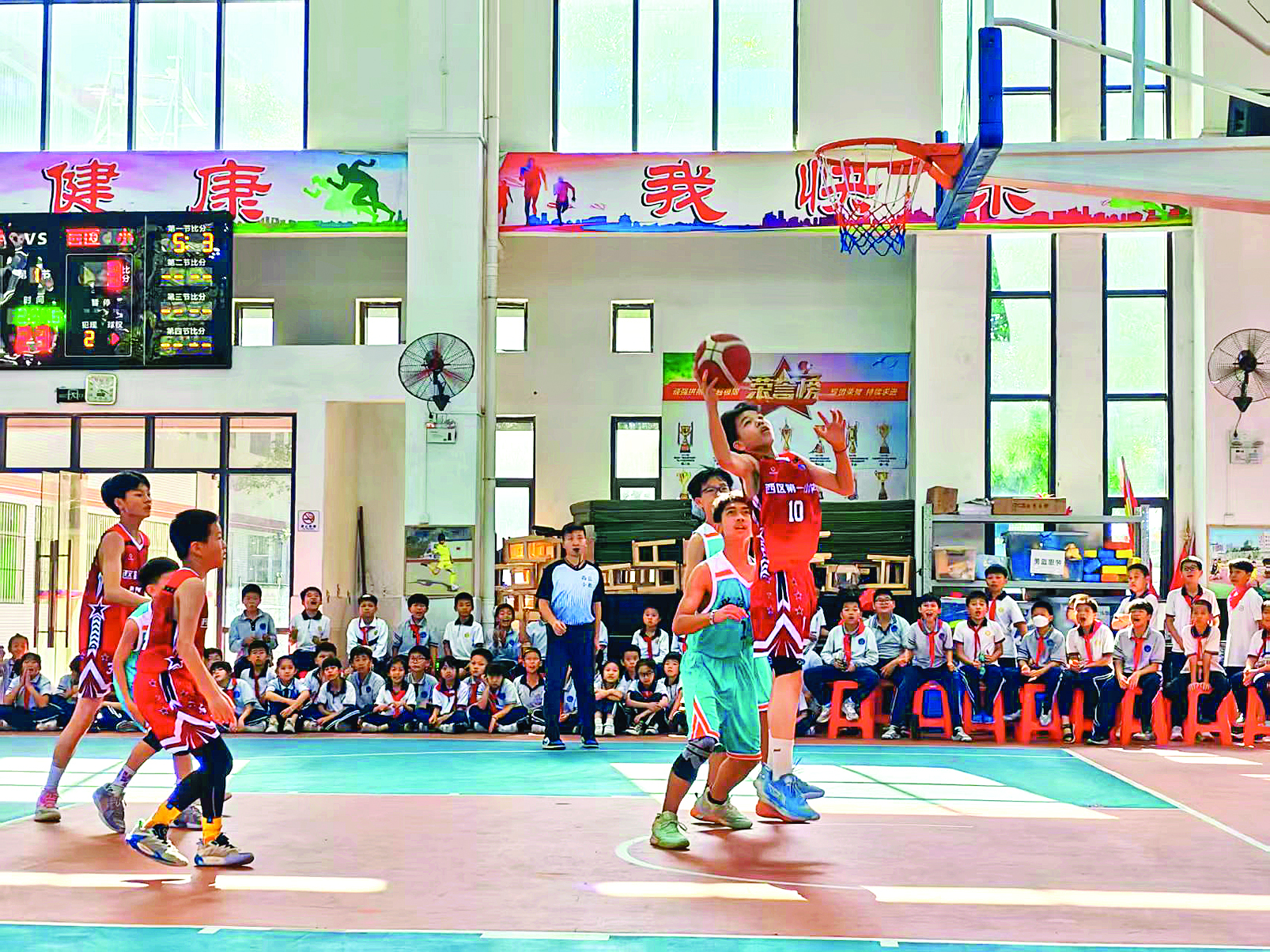     赛场之上，释放活力，收获友谊，定格青春模样。