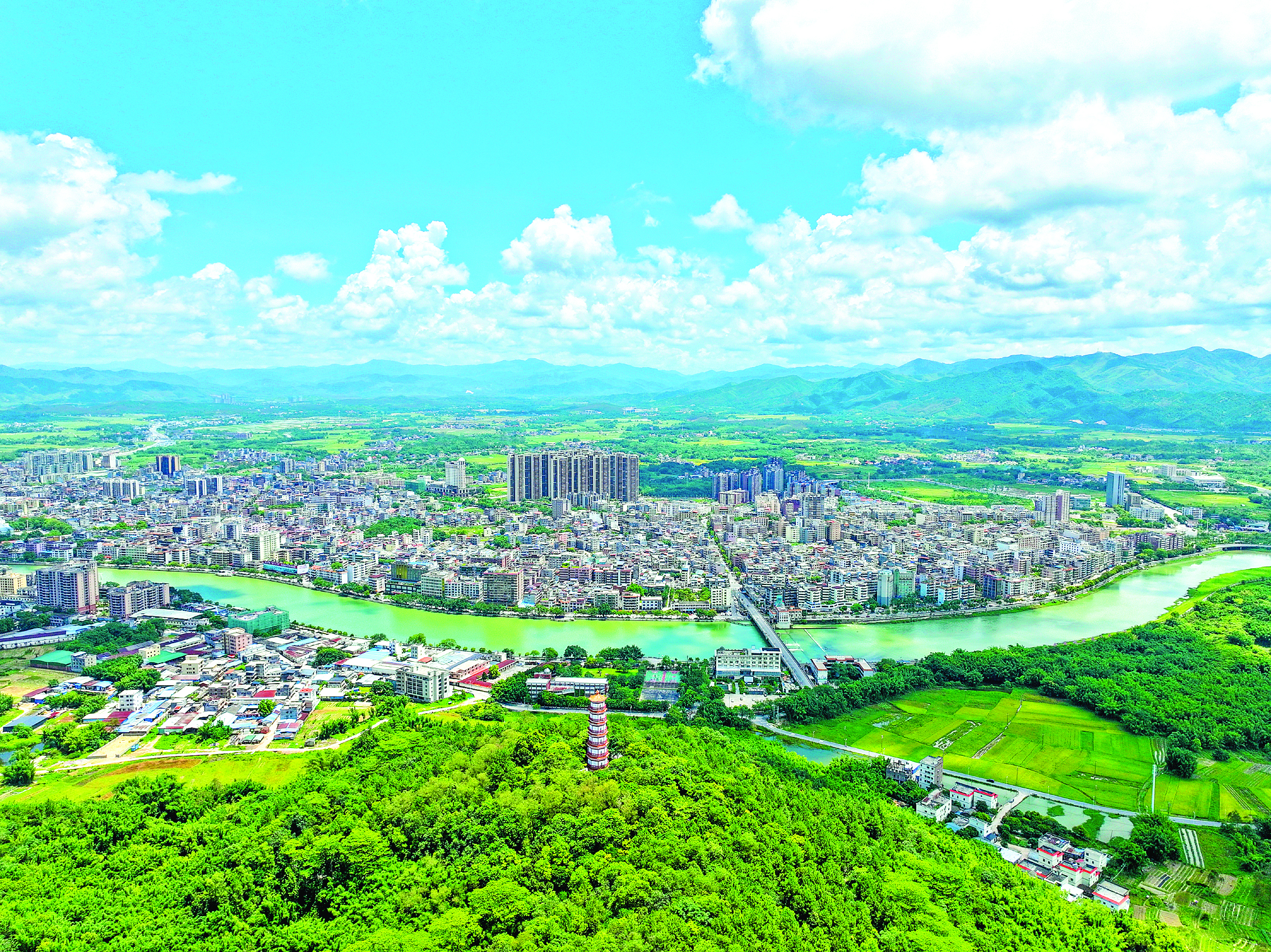     龙门县正奋力打造县镇村现代化建设样板。惠州日报记者黄宇翔 摄