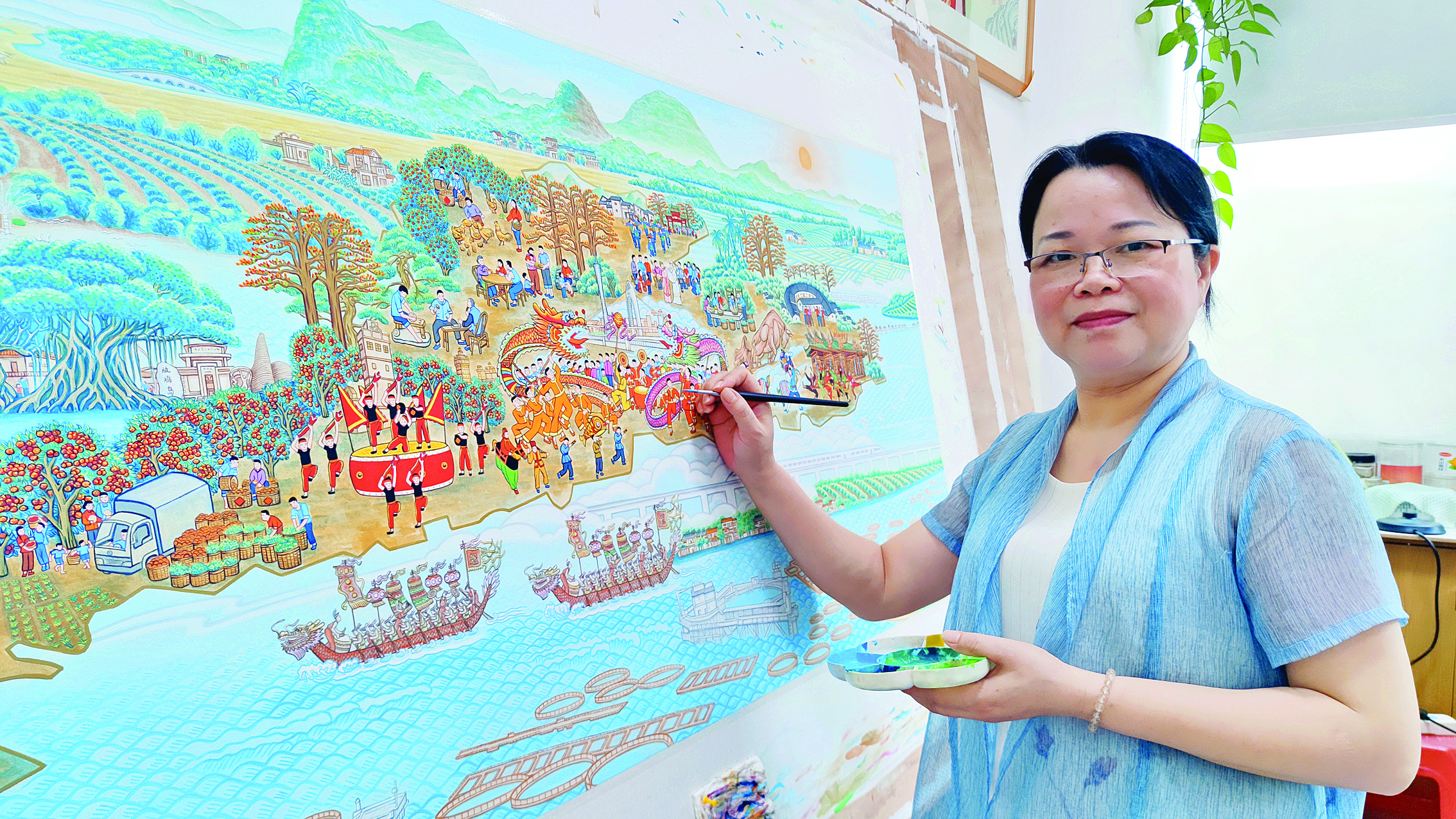     梁彩欢参与创作《万紫千红百业兴》。受访者供图