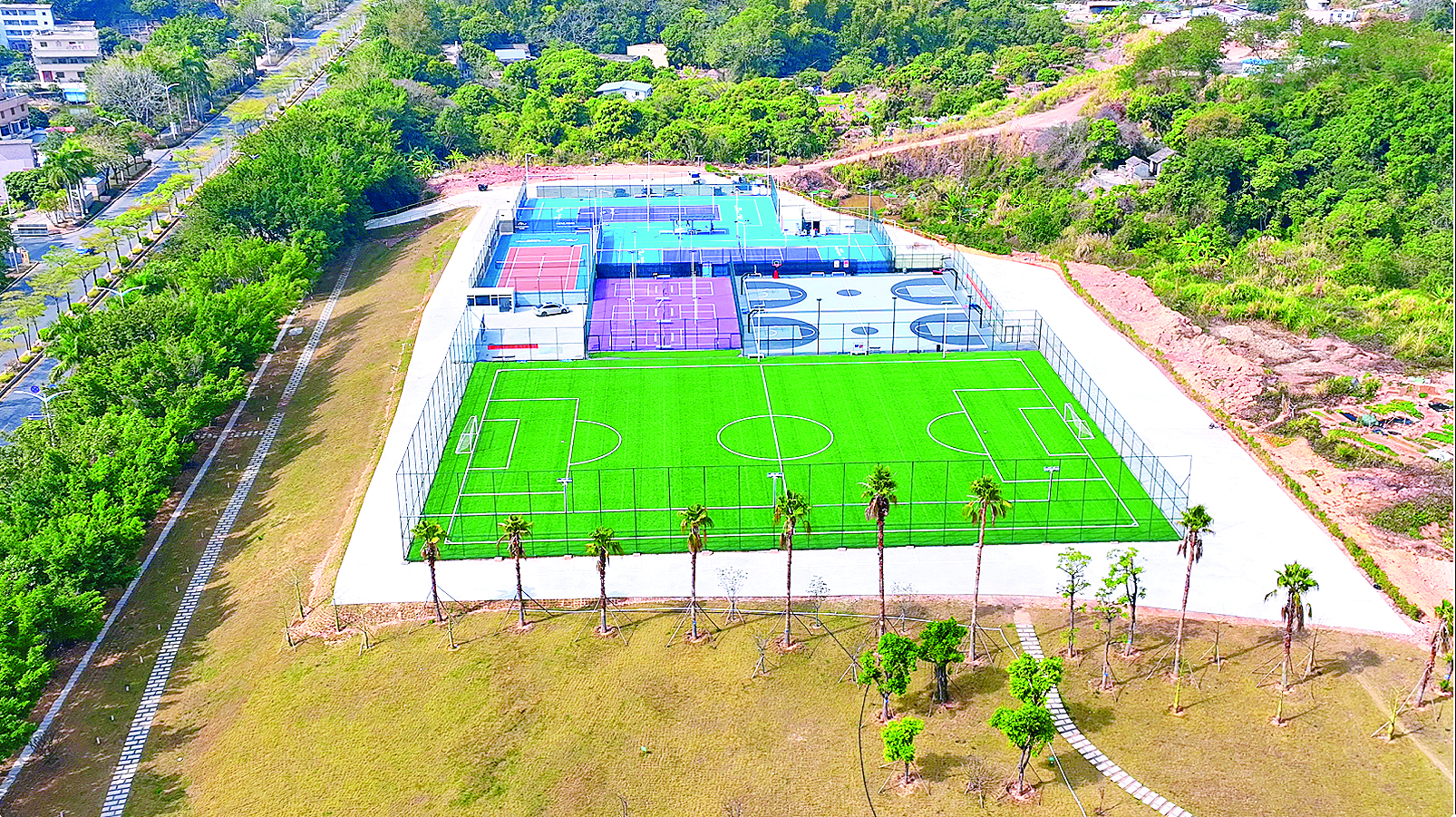     惠民广场北侧荒废多年的空地变身体育公园。本组图片 惠州日报记者谢伟鑫 摄