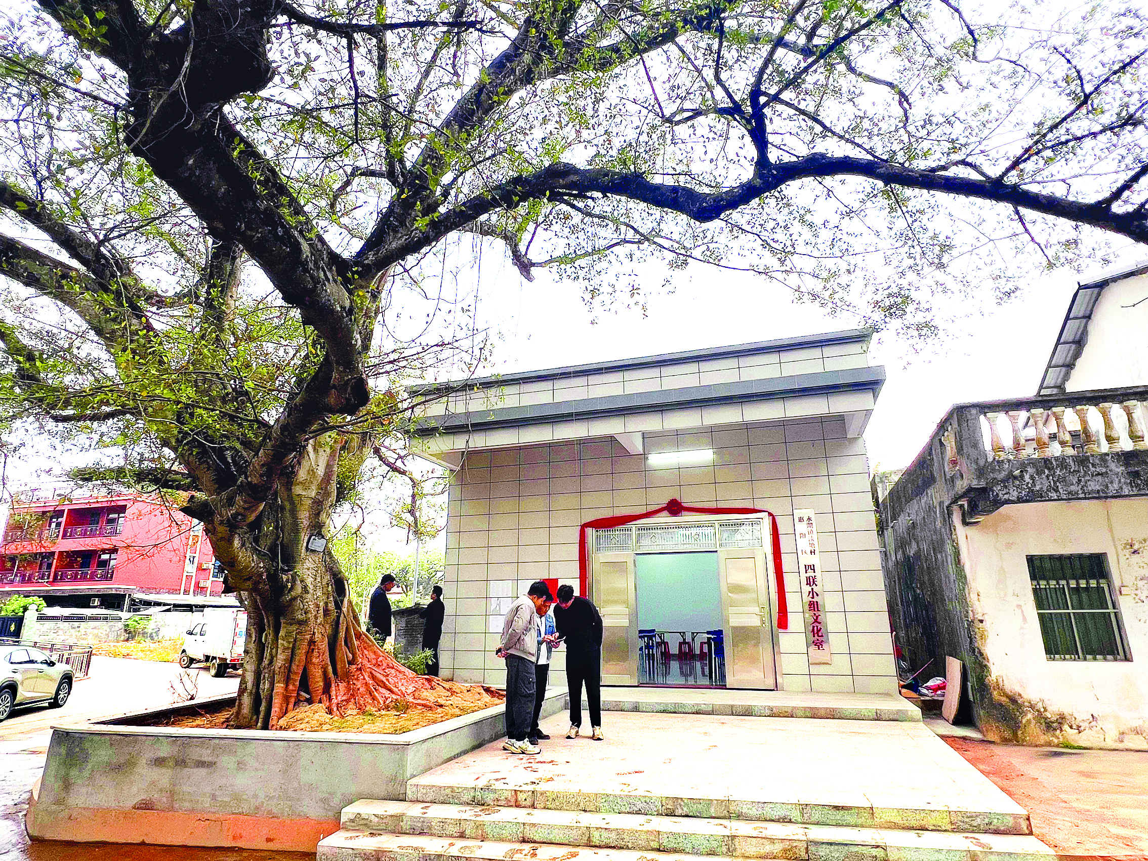     永湖镇淡塘村四联村民小组新建了文化室和小广场。