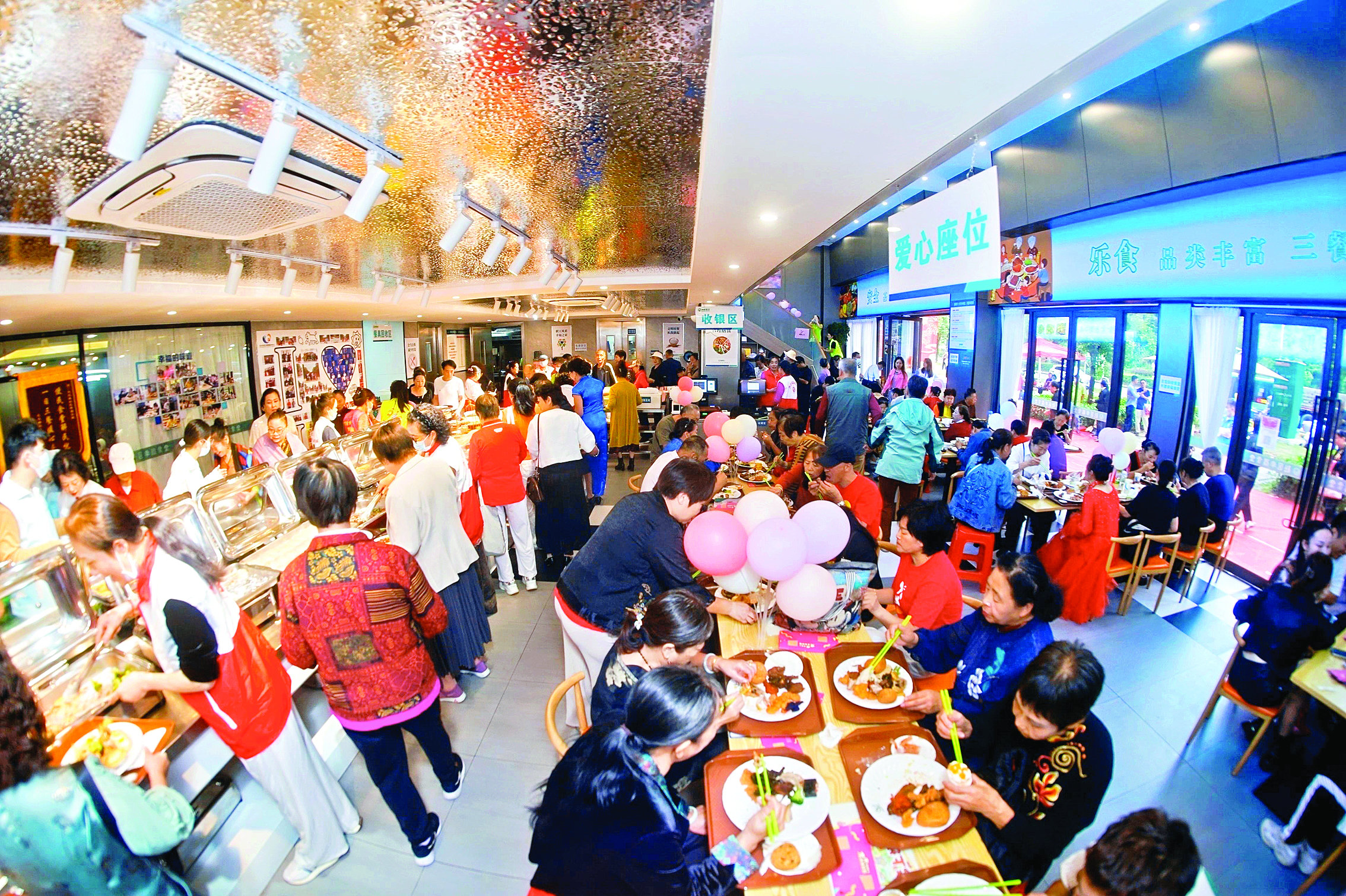 <p>    大亚湾区龙光未来社区幸福食堂热闹开餐。</p>