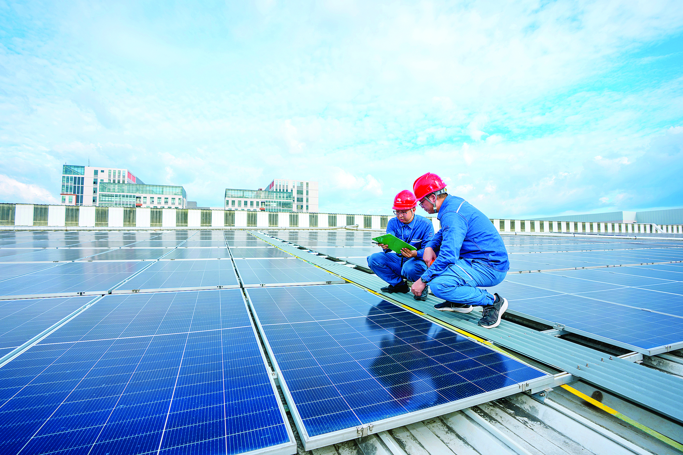 <p>    惠州供电局协助企业并网屋顶光伏。</p>