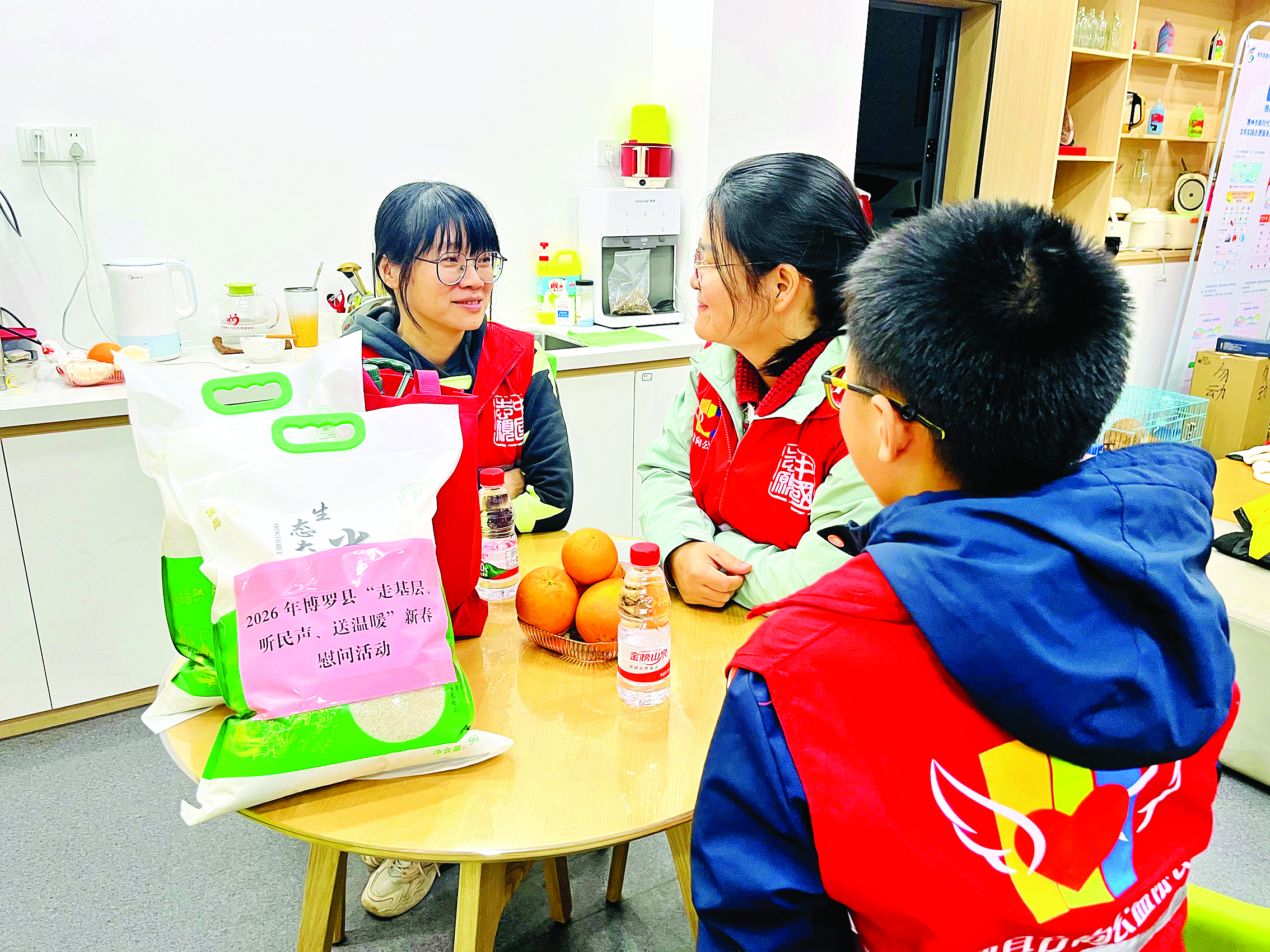     慰问志愿者代表。惠州日报记者李燕文 通讯员徐俊杰 摄