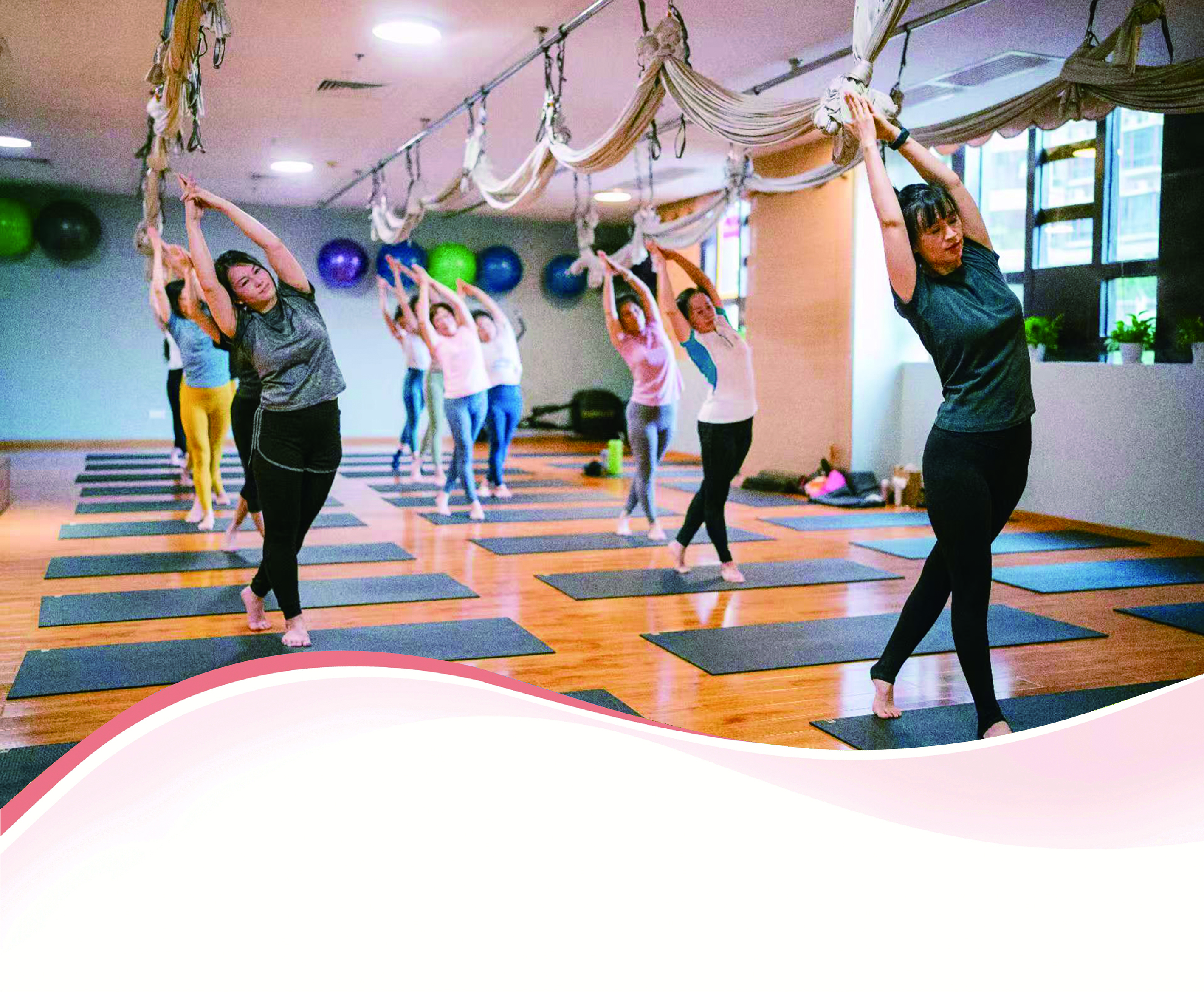     职场人士应该多利用业余时间进行运动，增强体质。