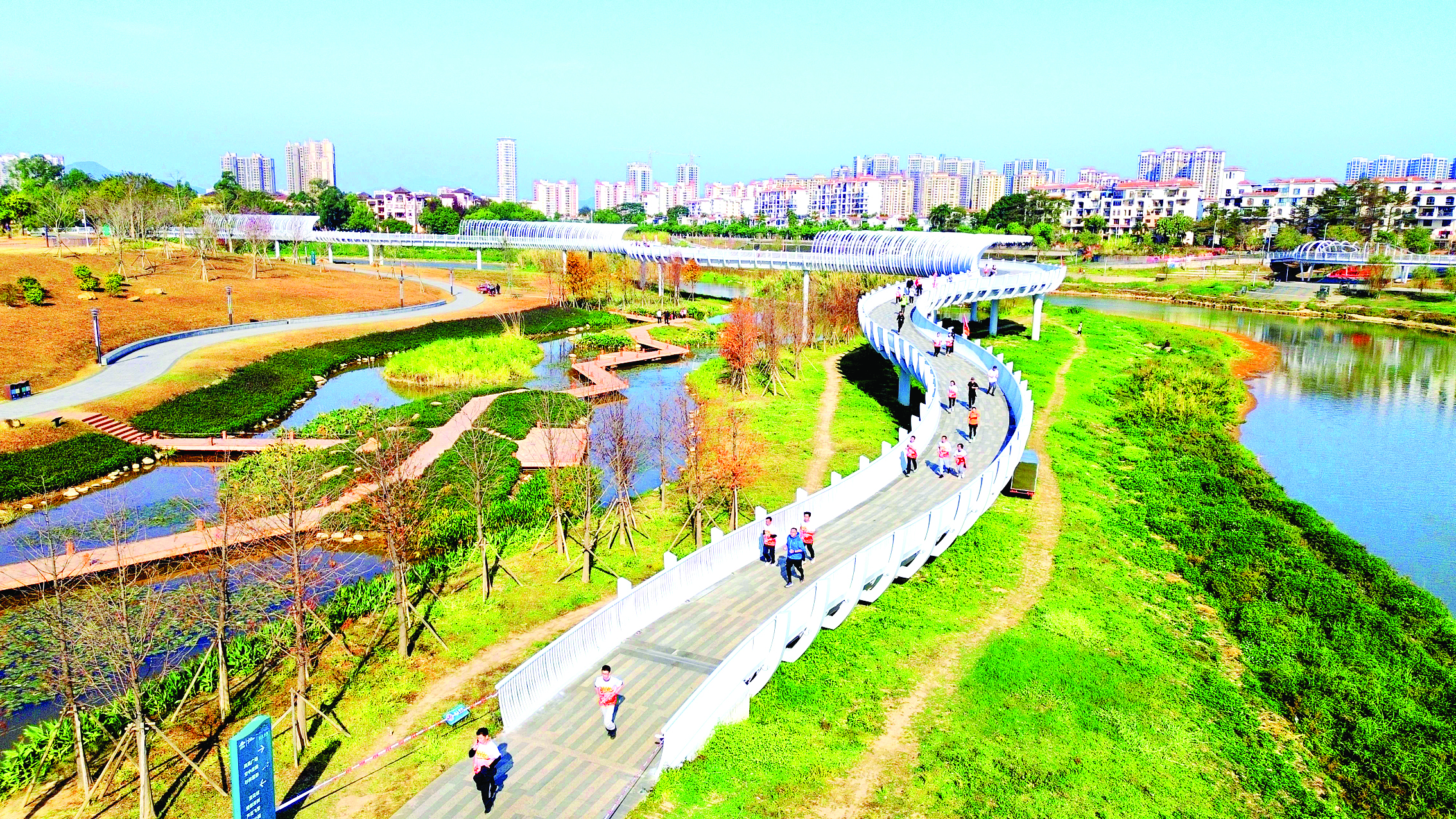     惠阳区人大常委会开展专题调研推动淡水河流域整治。这是位于淡水河干流的淡水半岛滨水公园。    惠州日报记者许文昌 摄