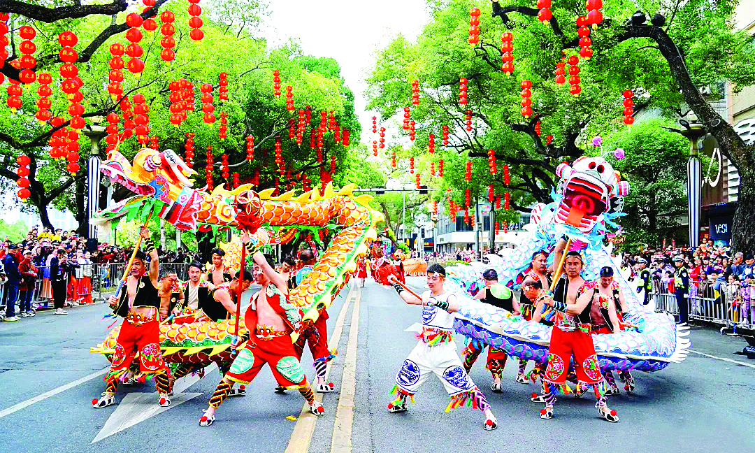     惠州举办“舞动中国龙”——龙舞大巡游活动。惠州日报记者张艺明 摄