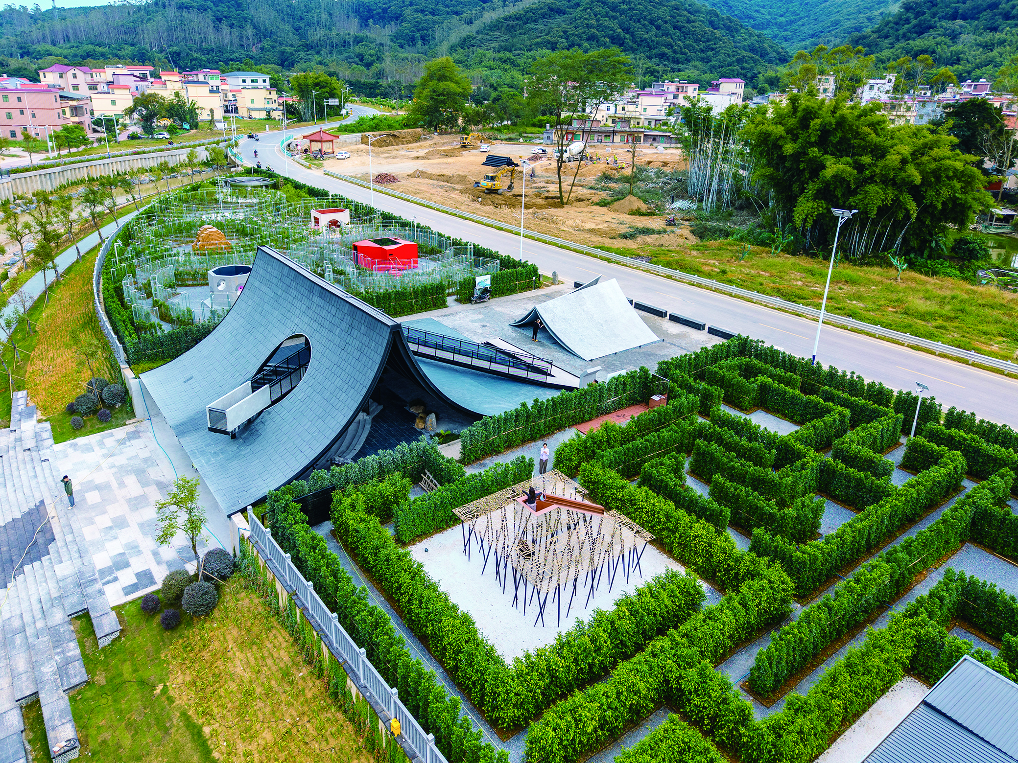     218最美旅游公路上的千年古榕驿站。