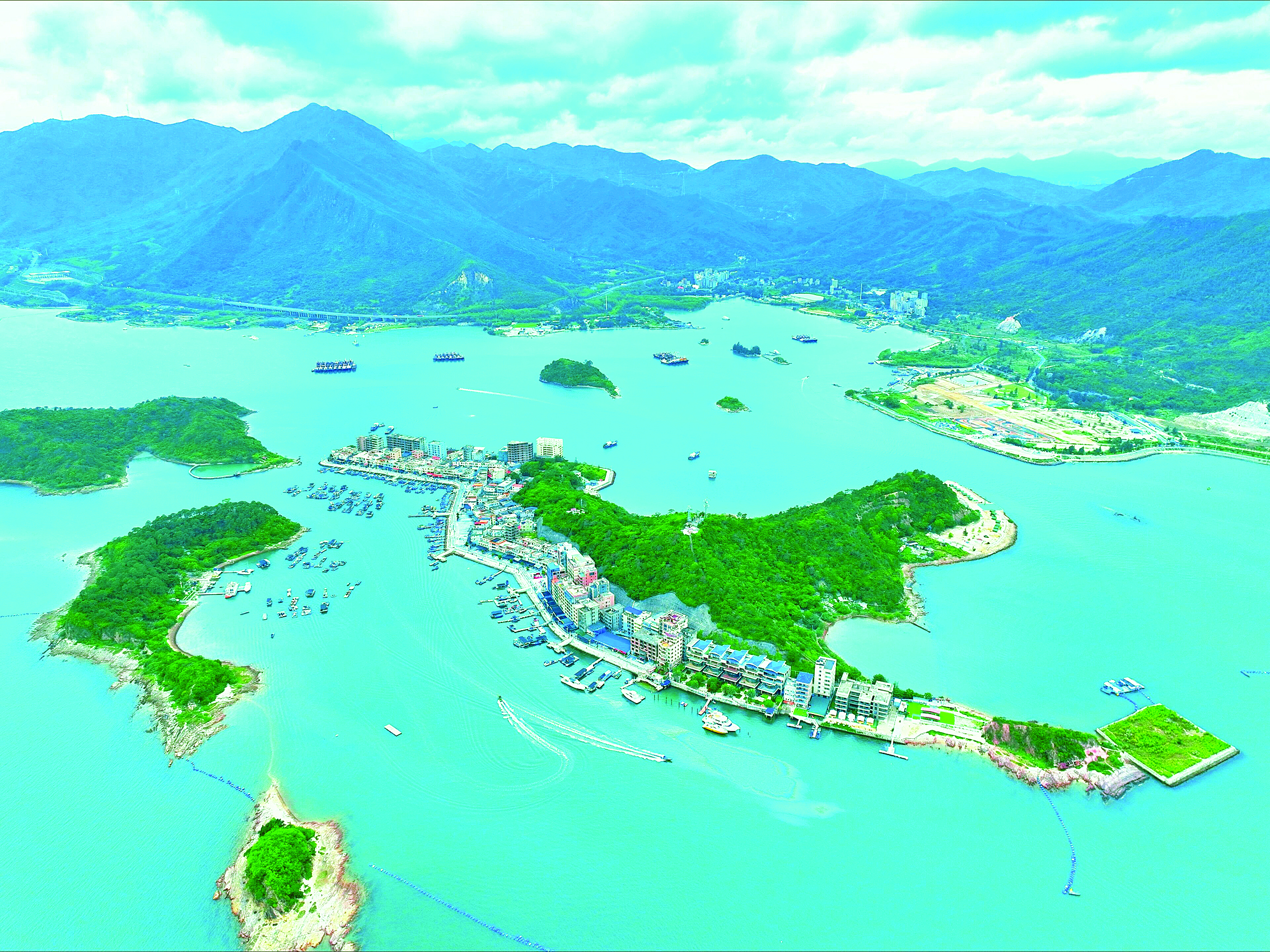     澳头街道将全力推动东升村综合提升项目。这是东升岛航拍图。