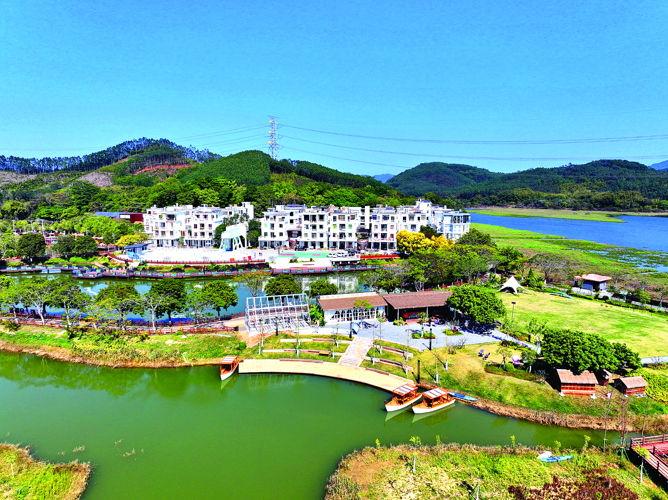     郭前村上良小组建设了多栋民宿。惠州日报记者李苗 摄