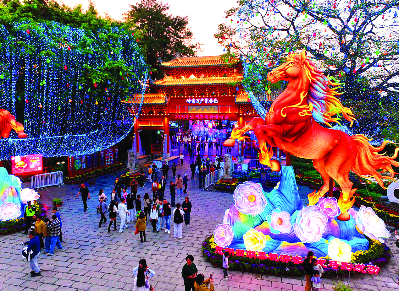 <p>    2026年惠州西湖新春灯会为马年春节增添了绚丽的节日氛围。黄鑫威 摄</p>