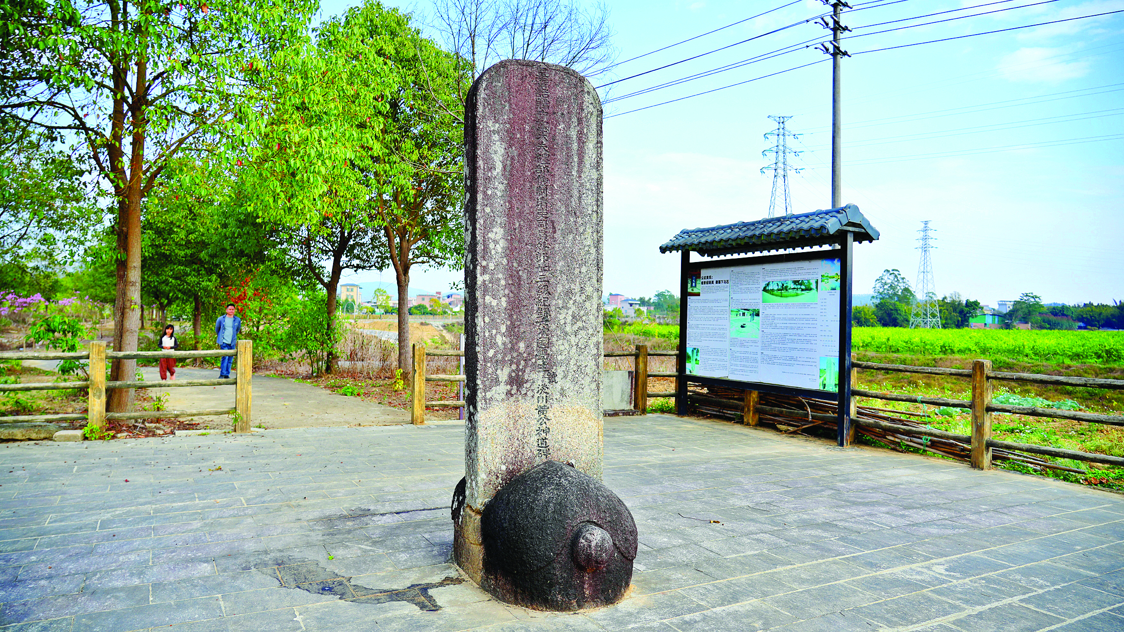     公庄镇陂头神村内其中一块“下马石”。惠州日报记者凌保康 肖泓 摄