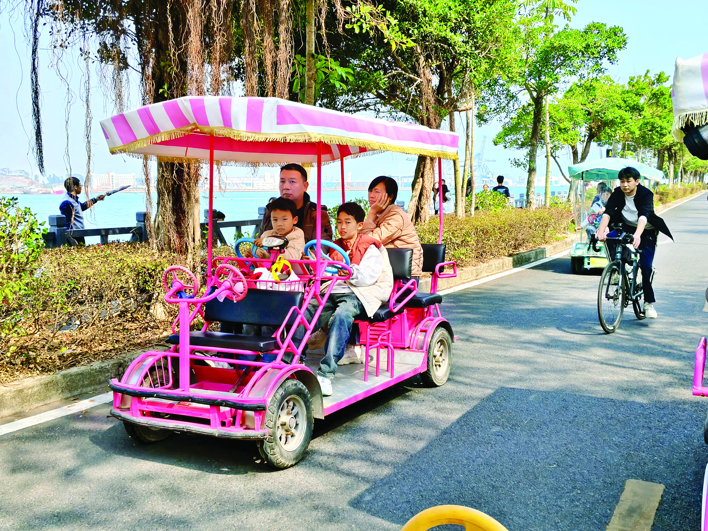 <p>    衙前绿道成为市民日常锻炼、游客打卡休闲的热门目的地。 惠州日报记者张宇琪 摄</p>